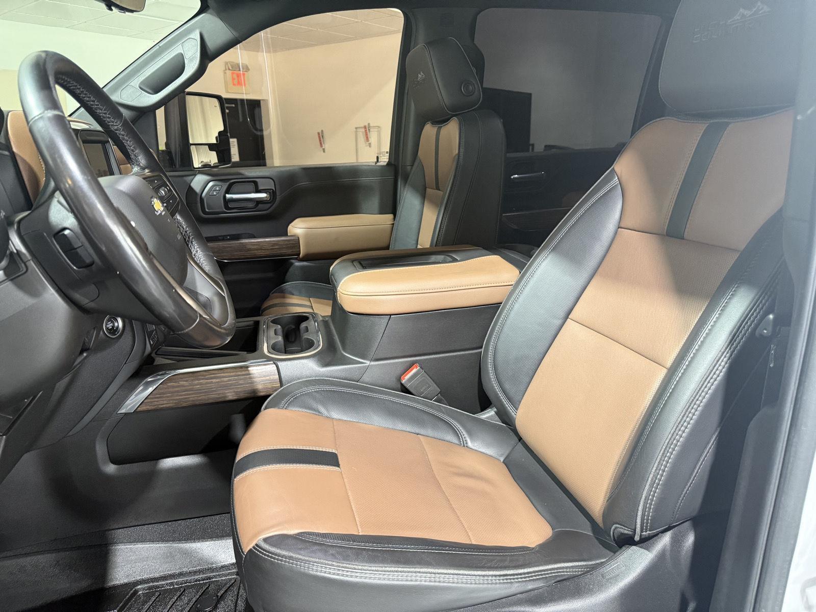 Vehicle photo 21