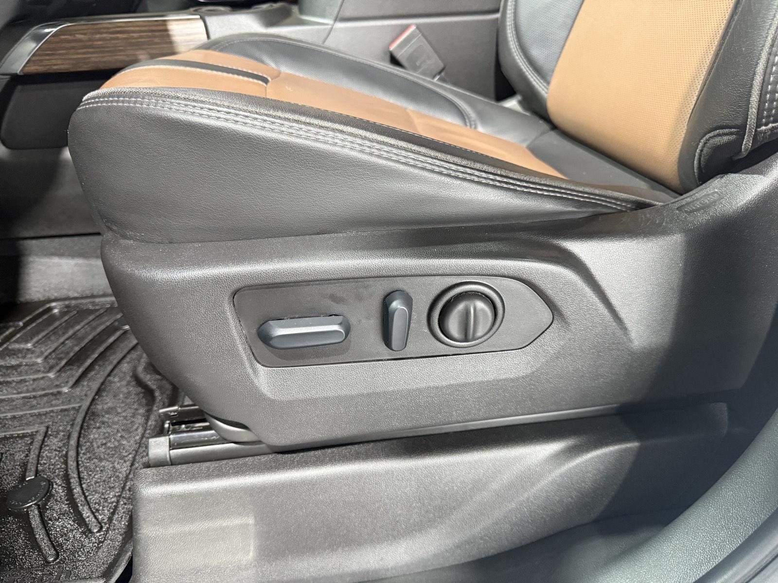 Vehicle photo 23