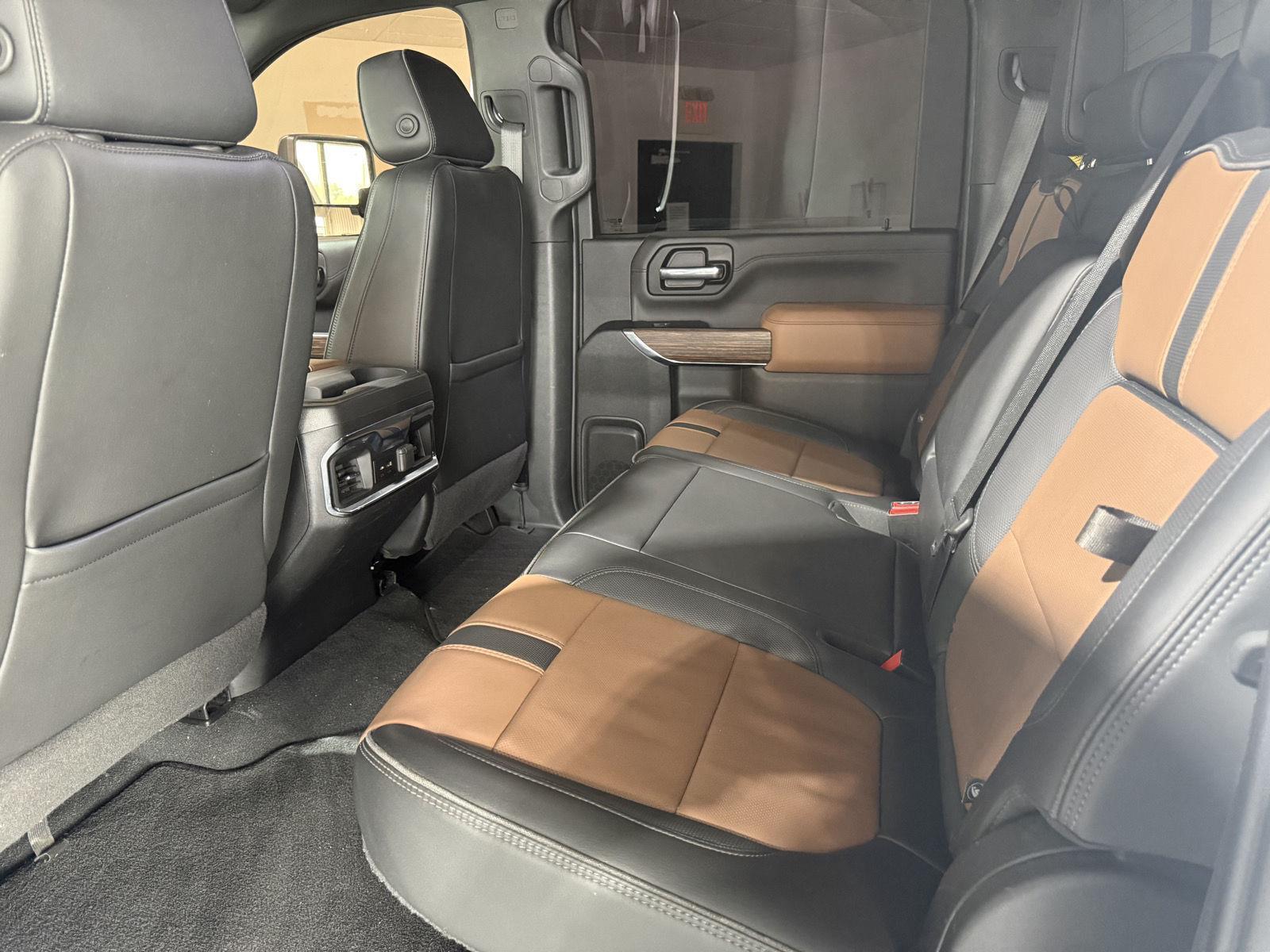 Vehicle photo 27