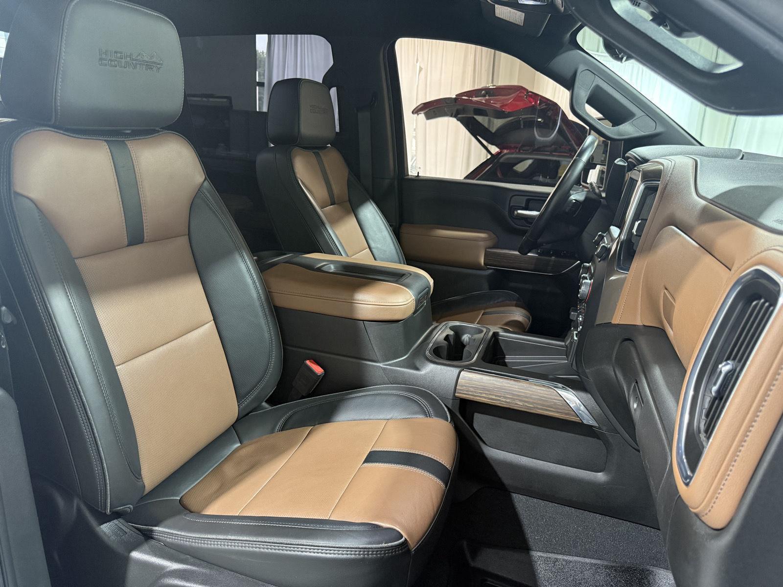 Vehicle photo 30