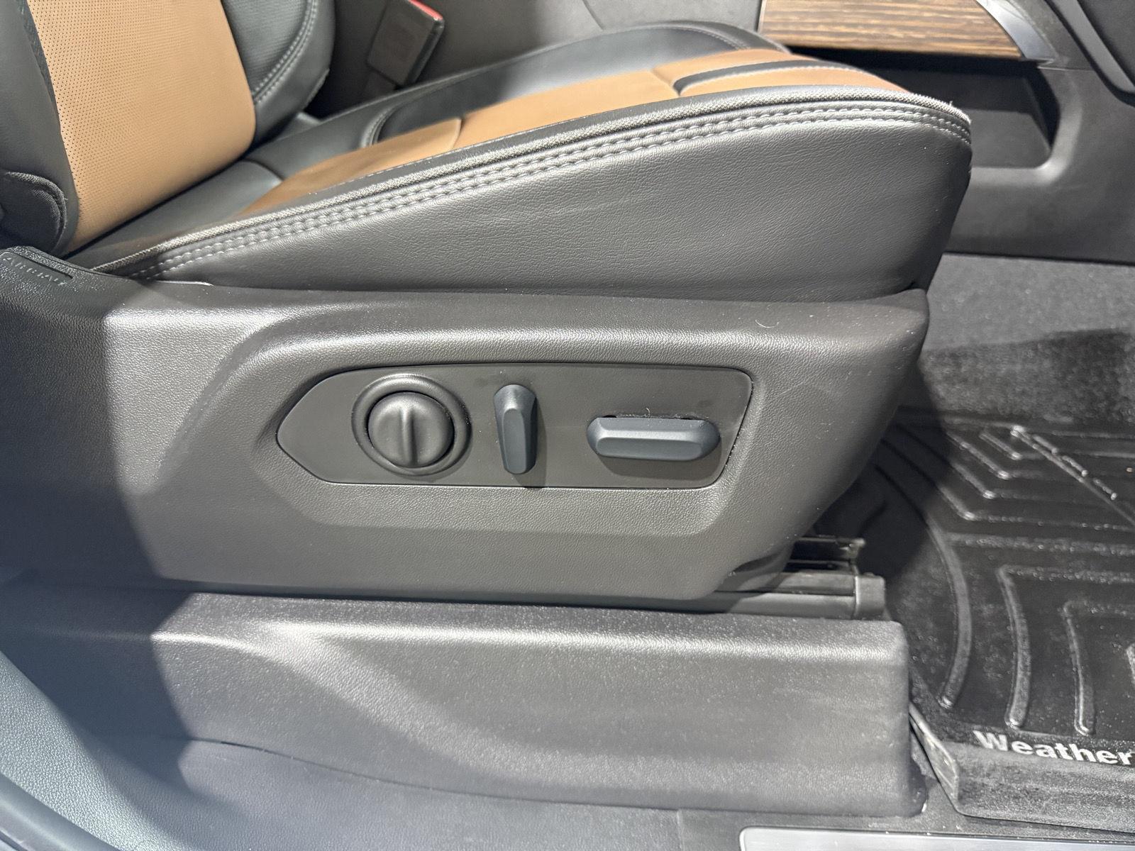 Vehicle photo 31