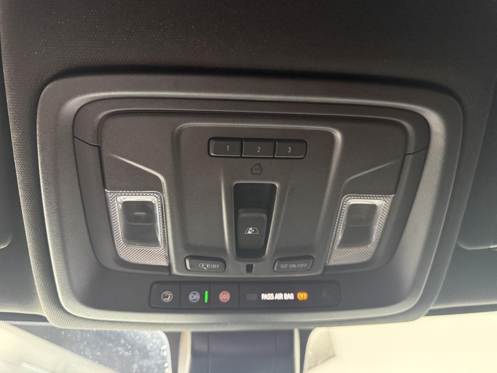Vehicle photo 32