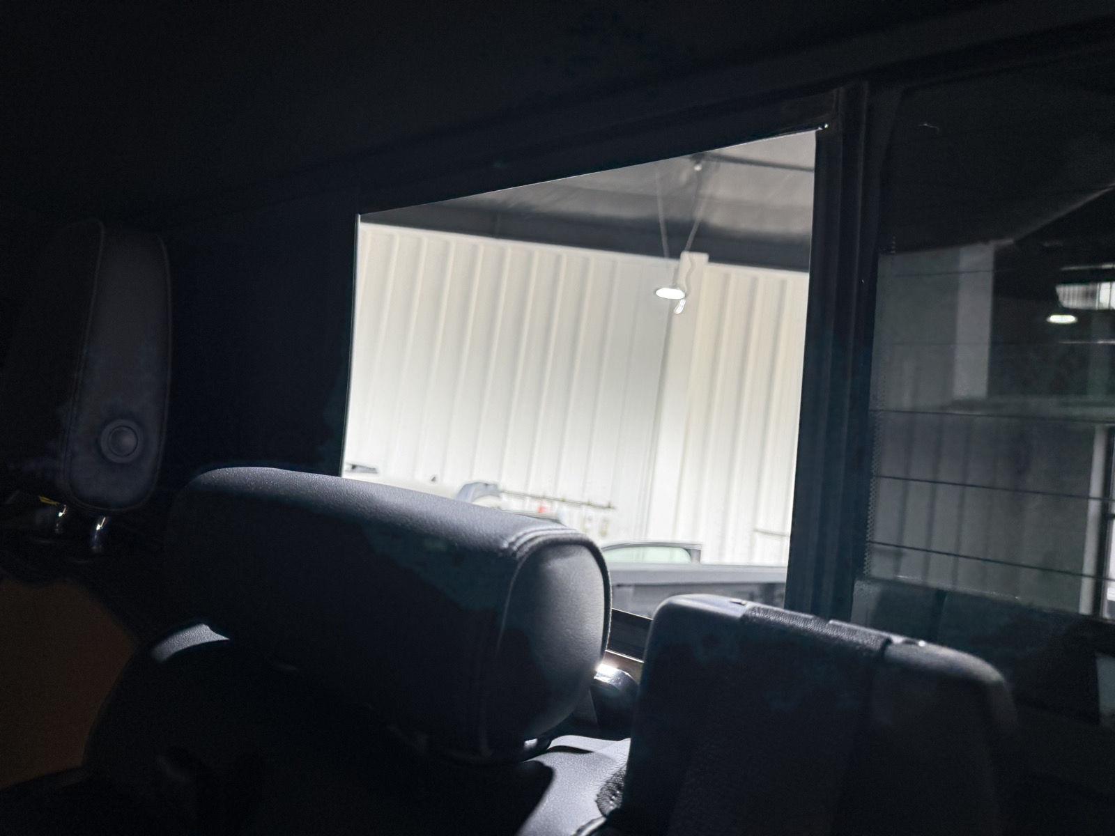 Vehicle photo 33