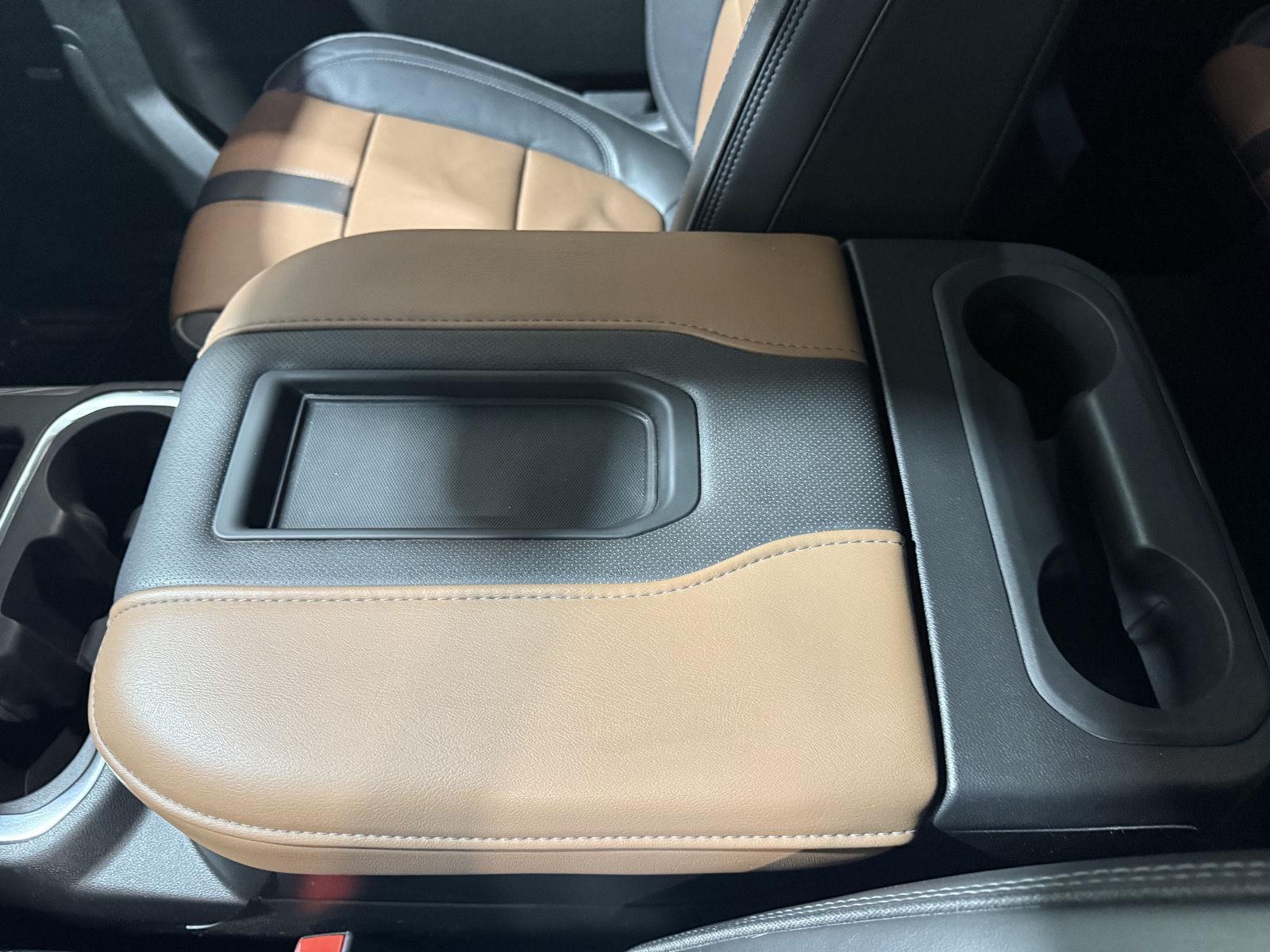 Vehicle photo 37
