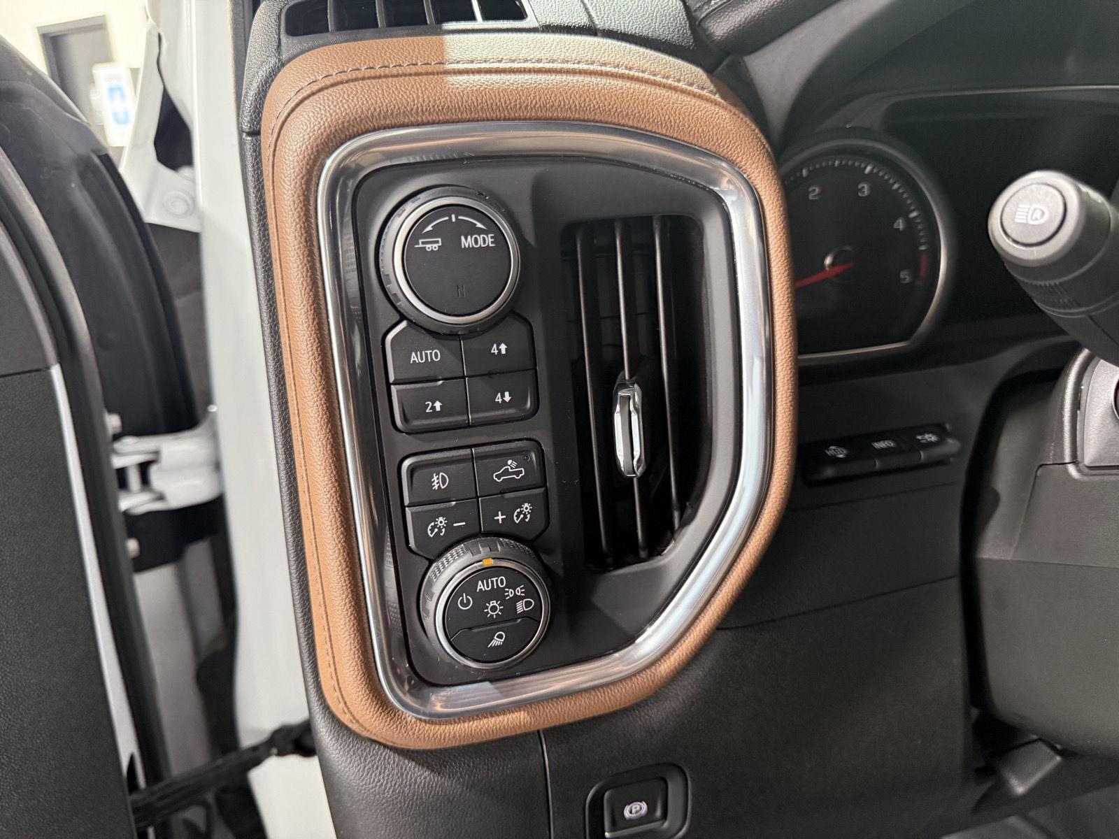 Vehicle photo 18