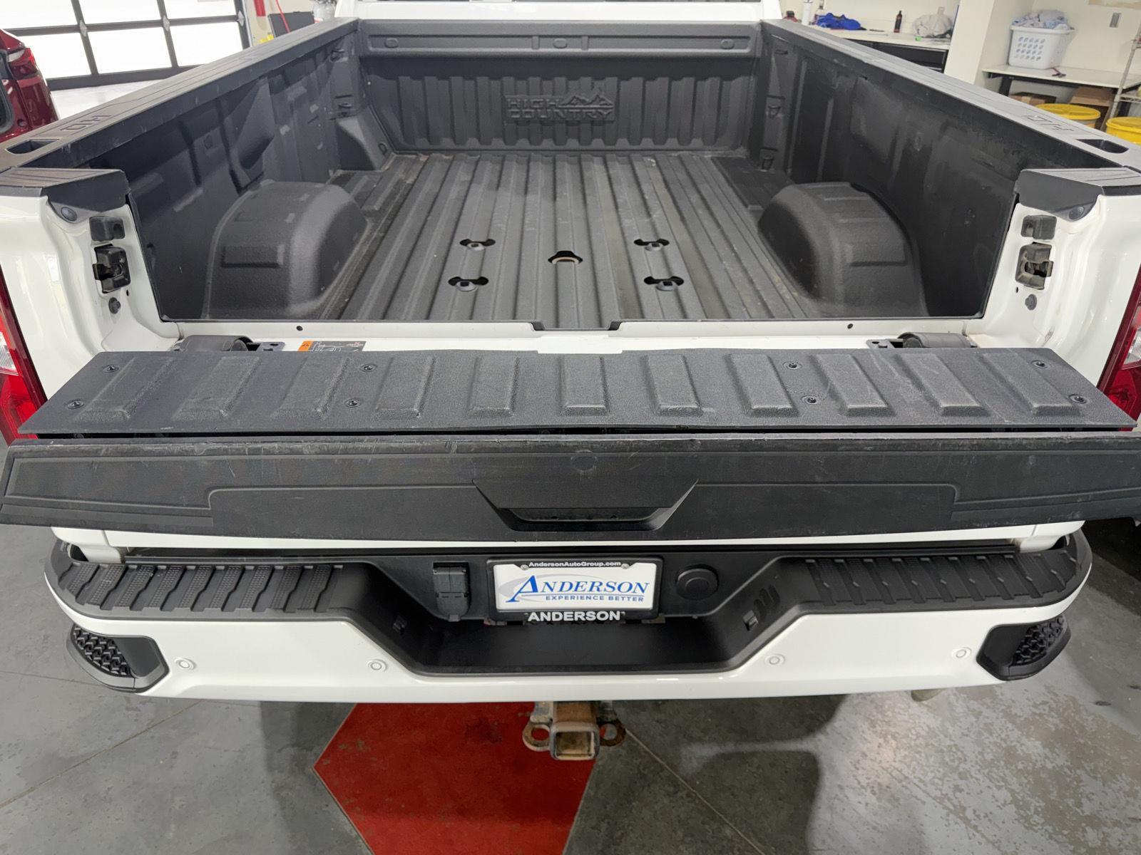 Vehicle photo 9