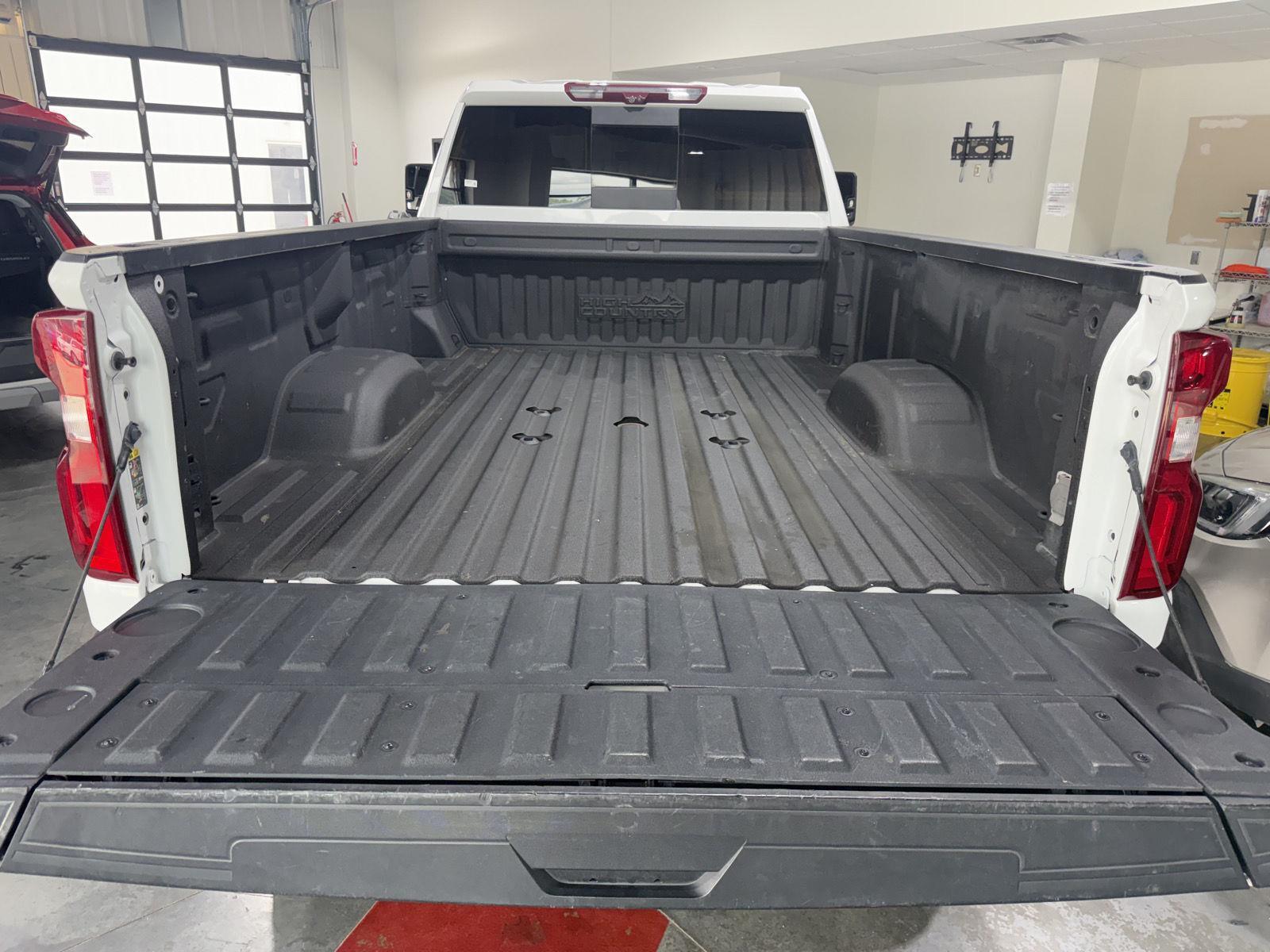 Vehicle photo 10