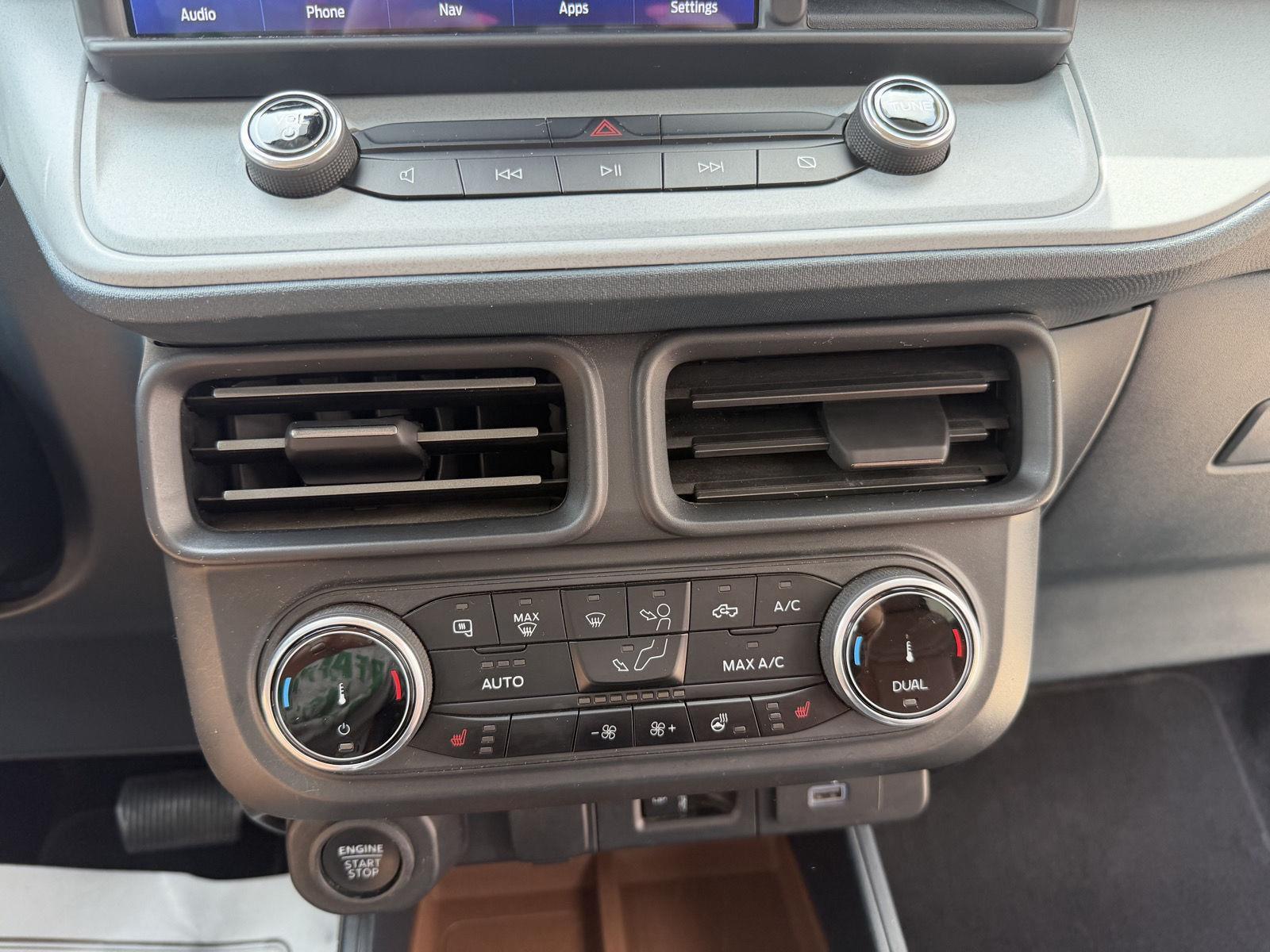 Vehicle photo 24