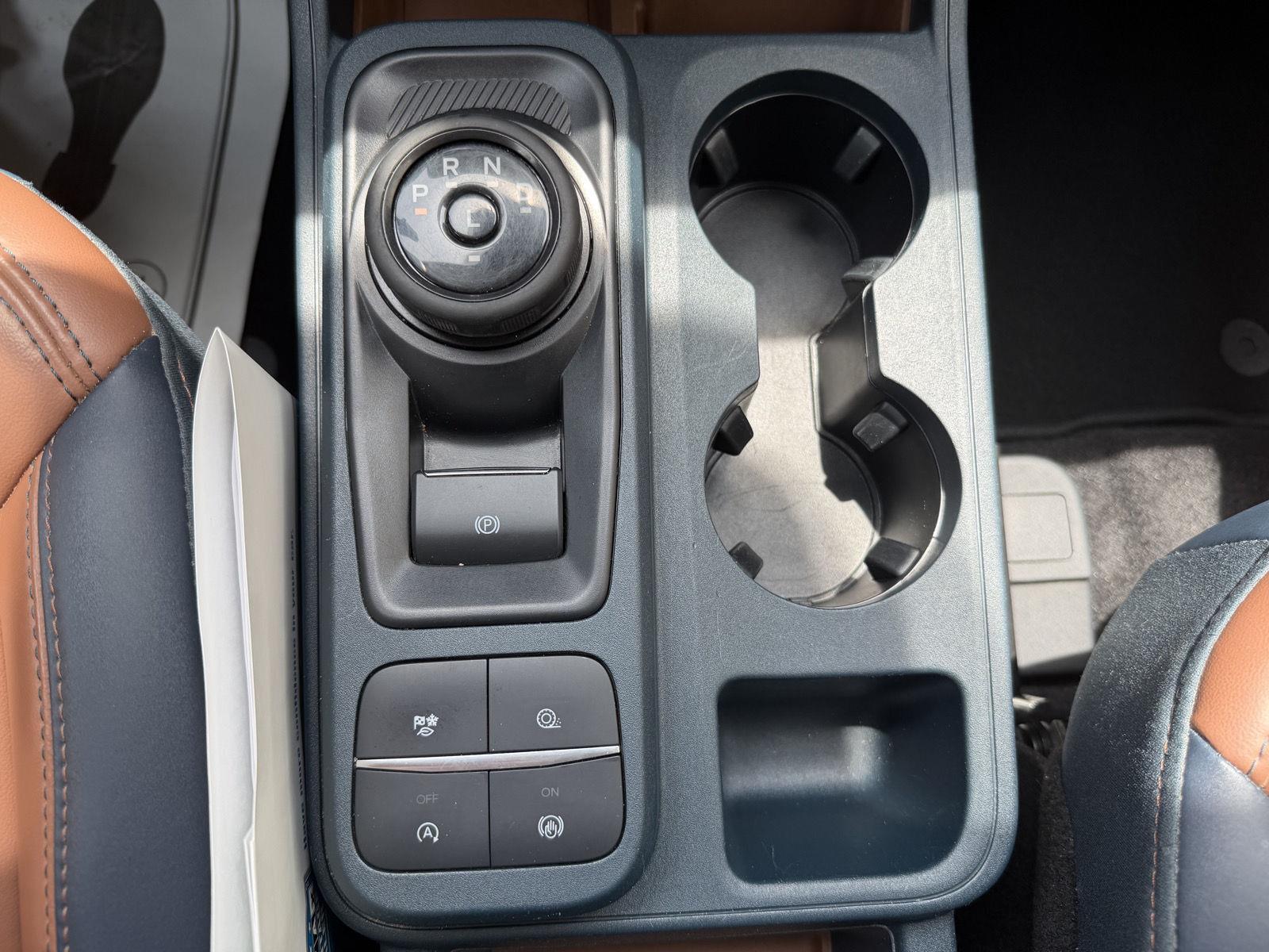 Vehicle photo 26