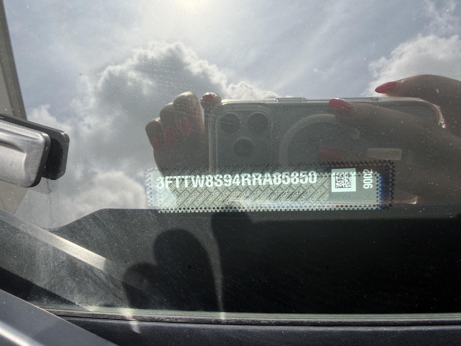 Vehicle photo 28