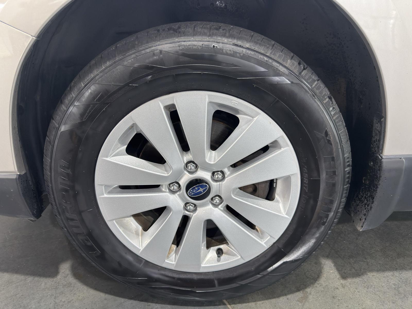 Vehicle photo 10