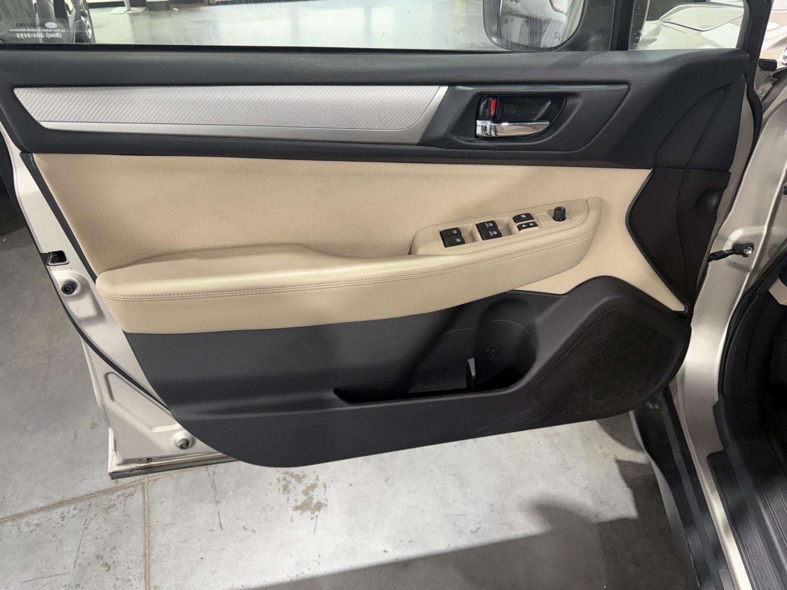 Vehicle photo 19