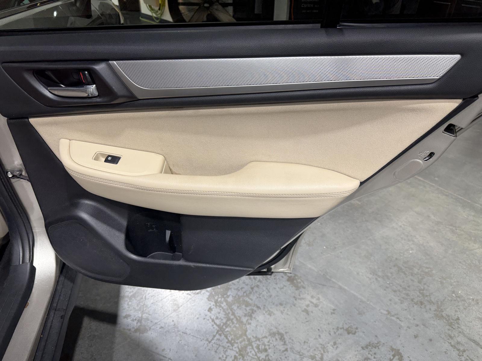 Vehicle photo 23