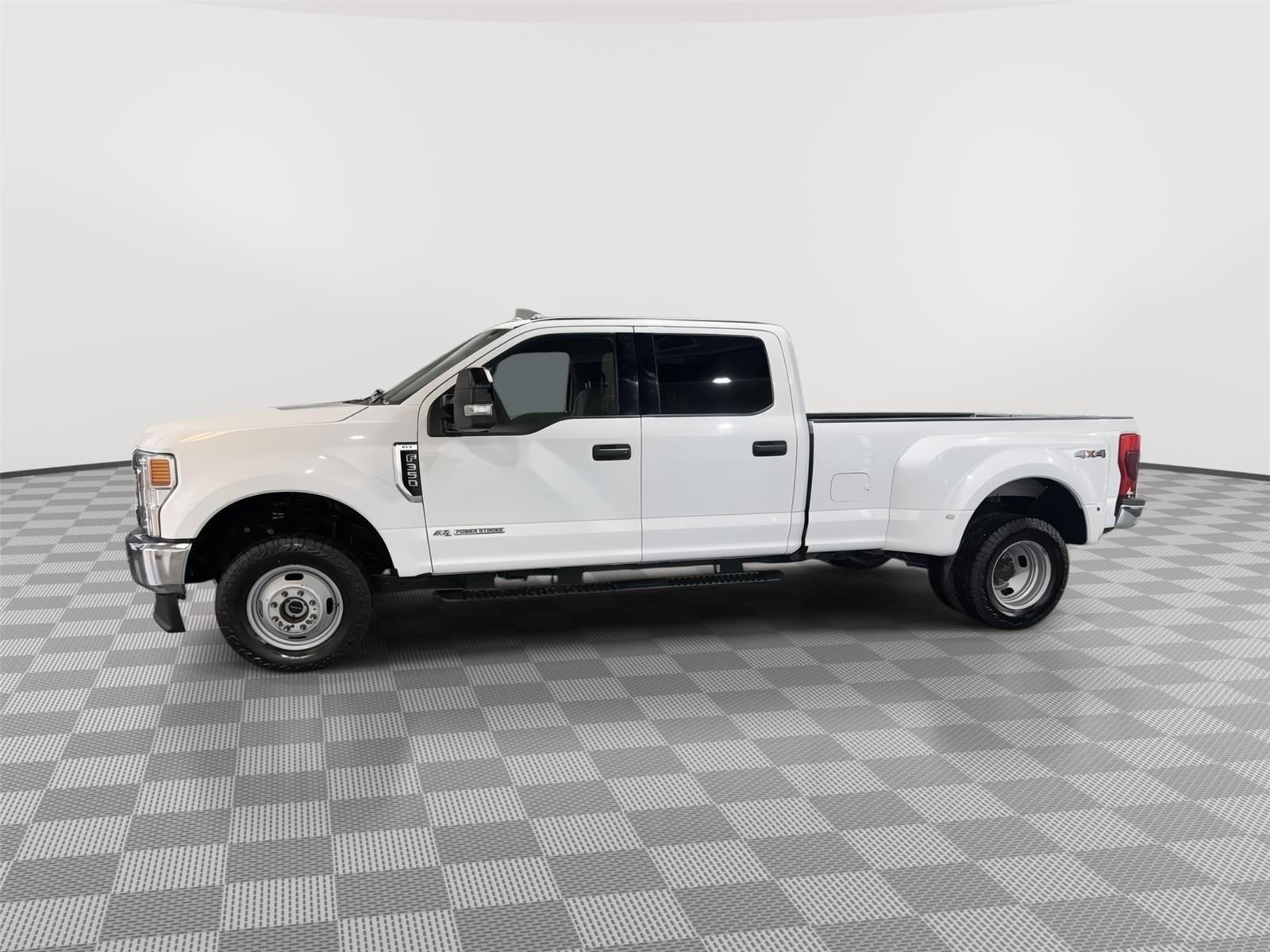 Vehicle photo 2