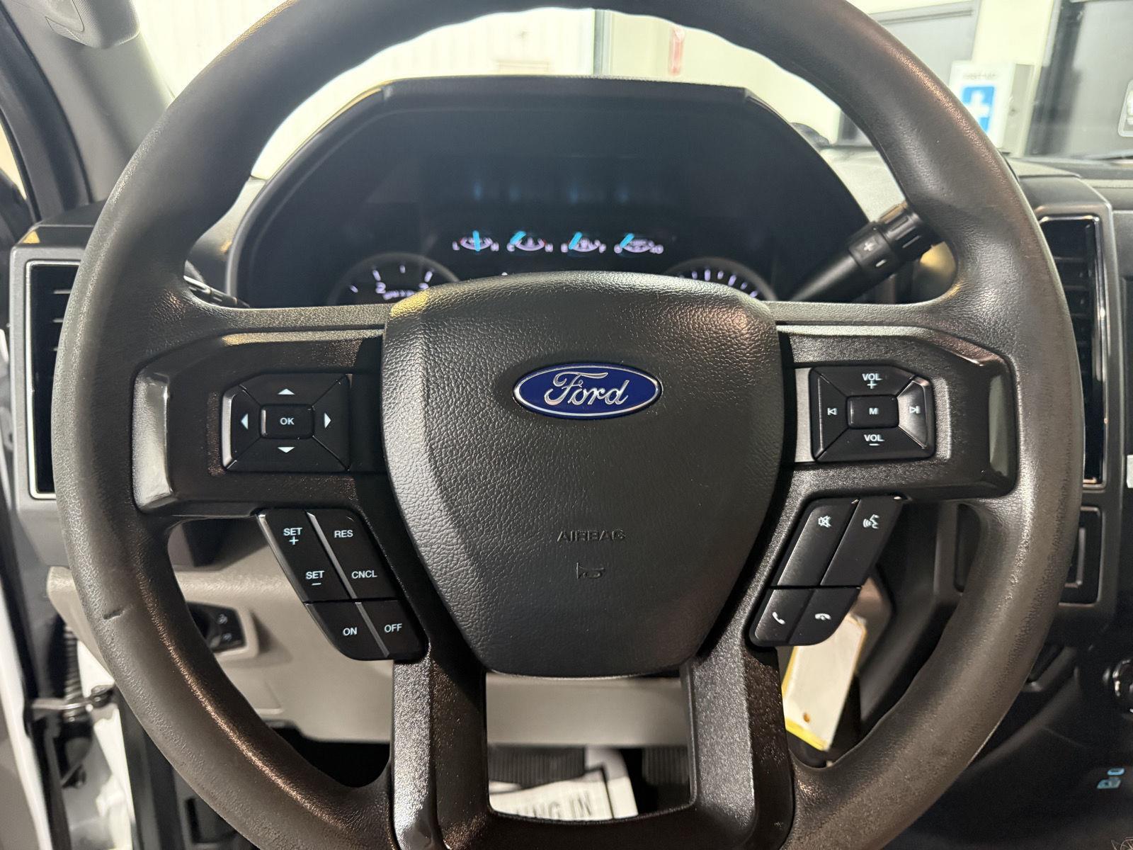 Vehicle photo 12