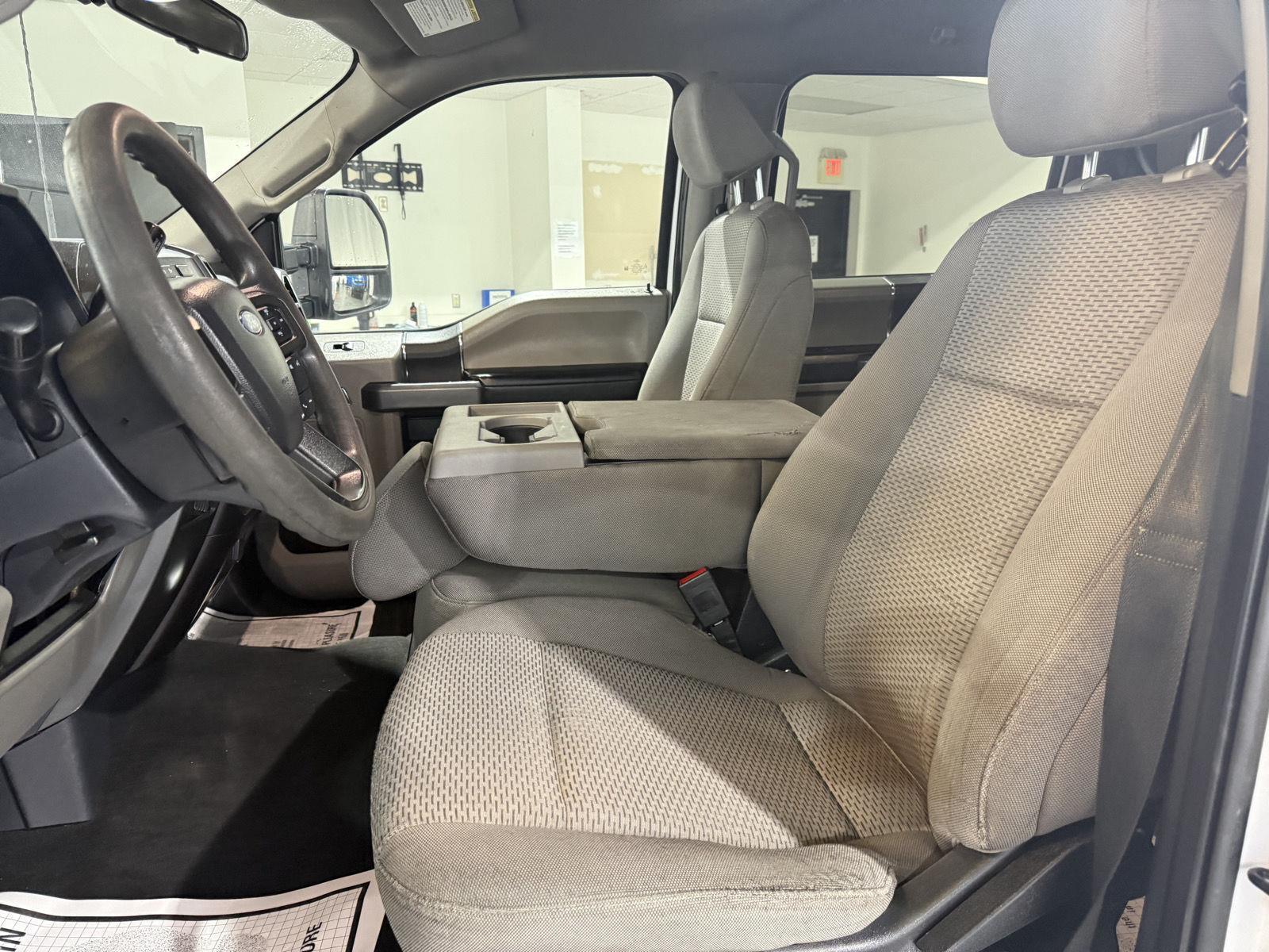 Vehicle photo 18