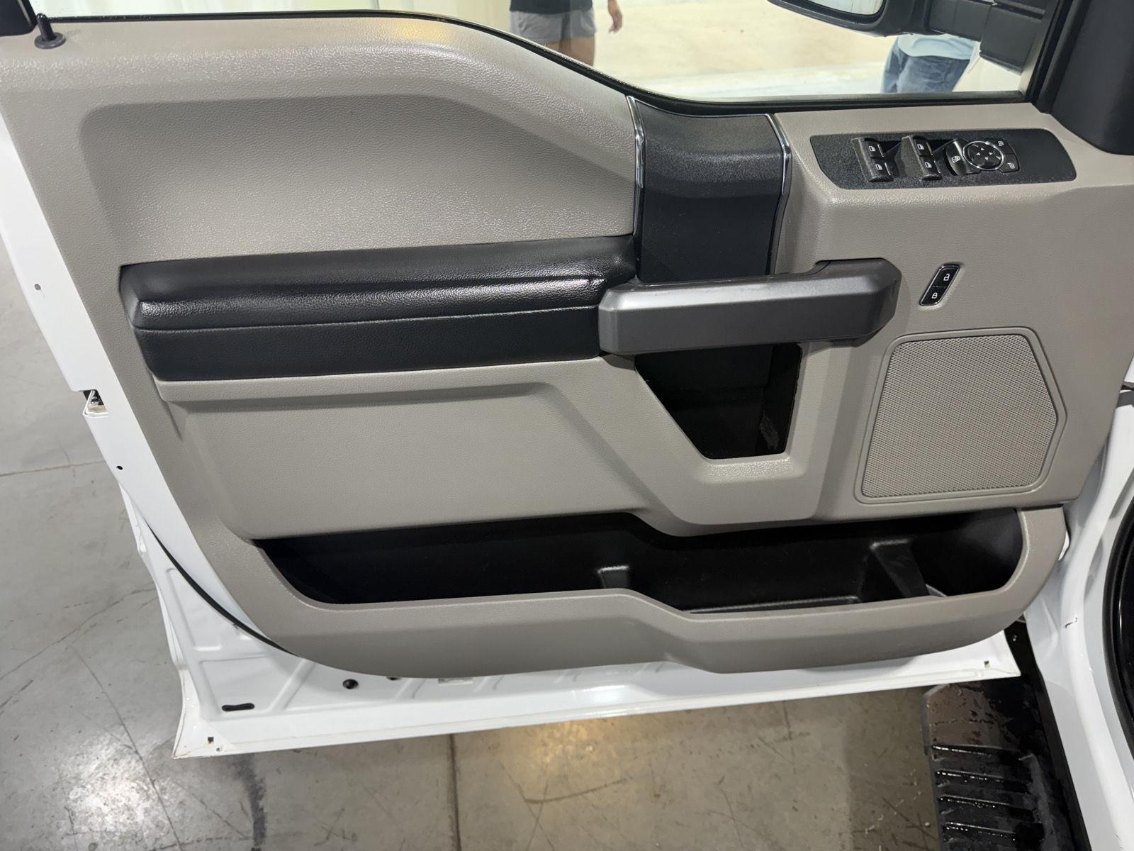 Vehicle photo 21