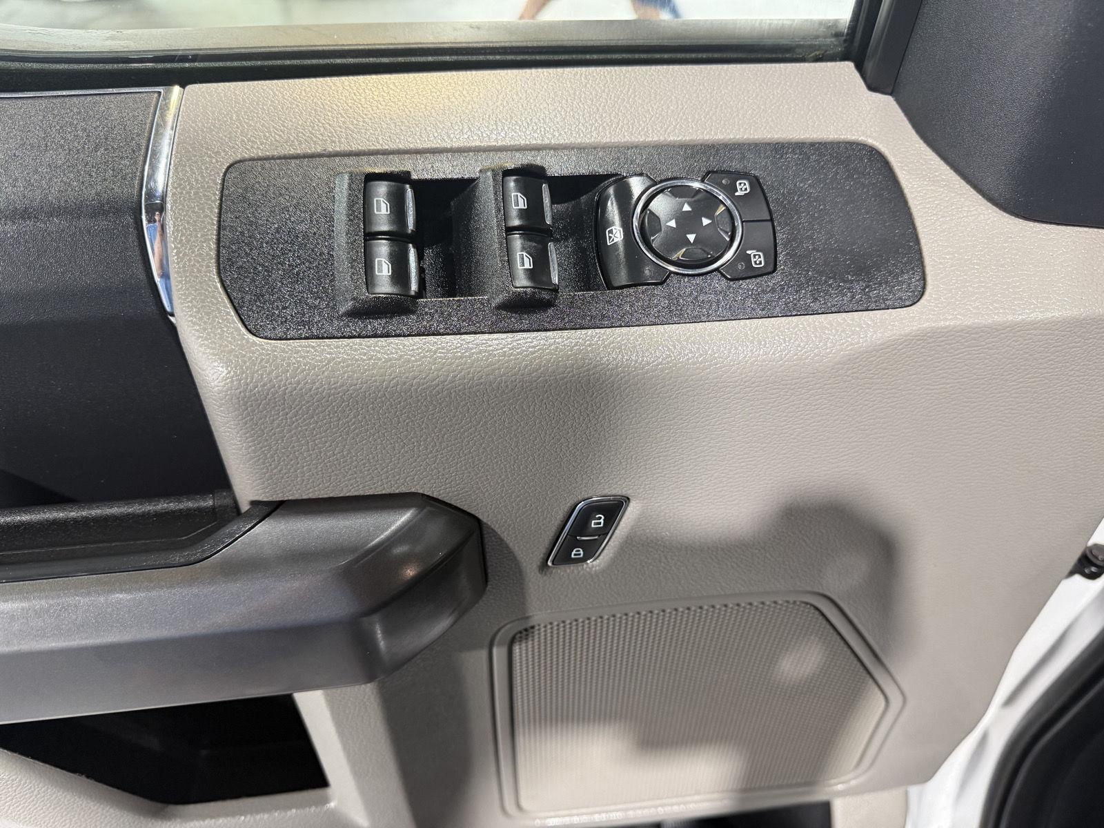 Vehicle photo 22