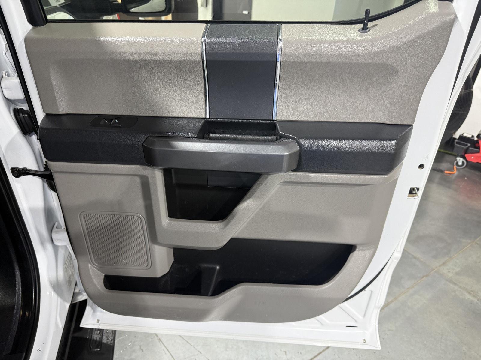Vehicle photo 21