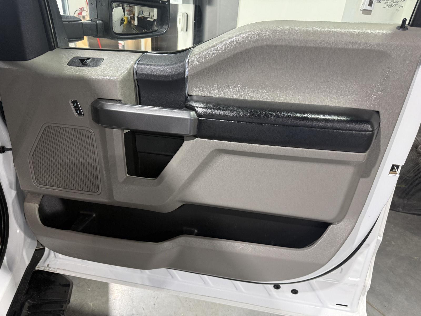 Vehicle photo 26