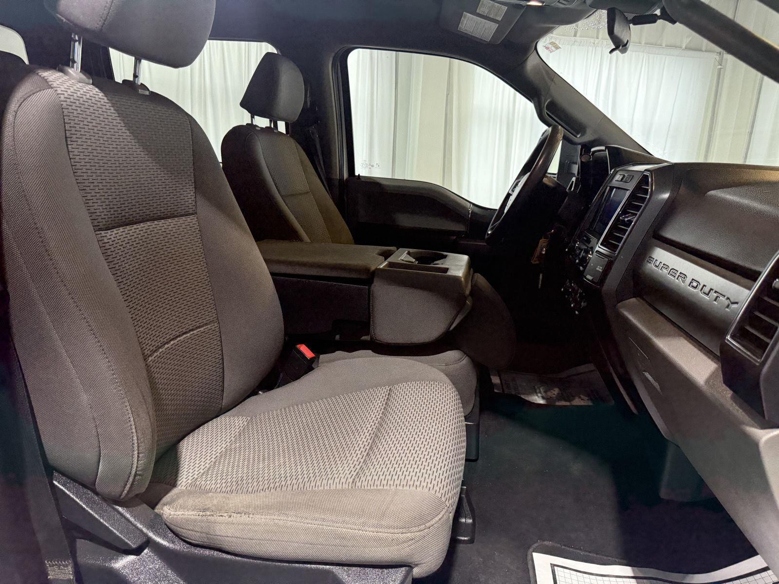 Vehicle photo 23