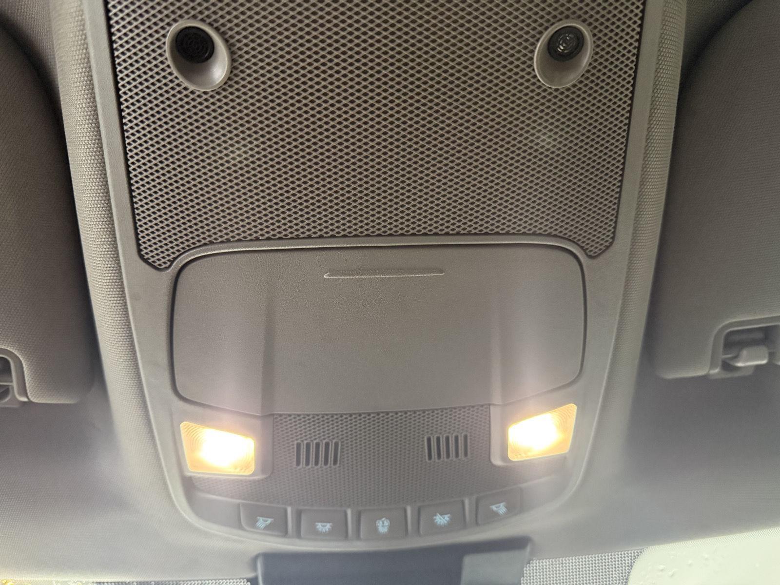Vehicle photo 28