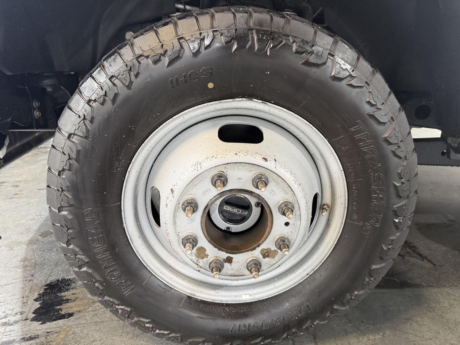 Vehicle photo 7