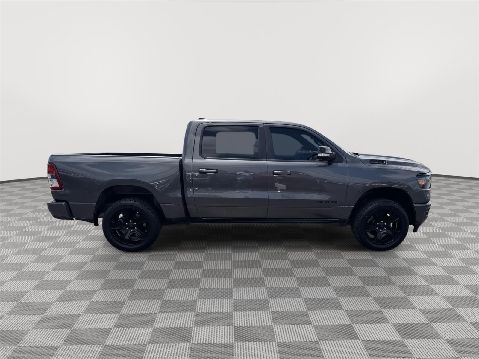Vehicle photo 6