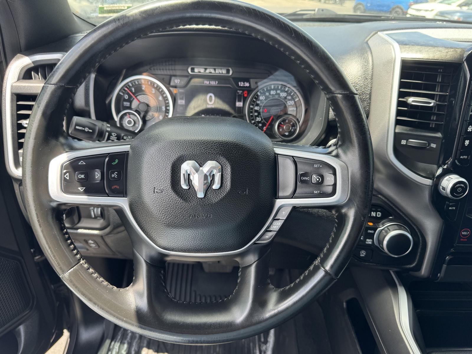 Vehicle photo 7