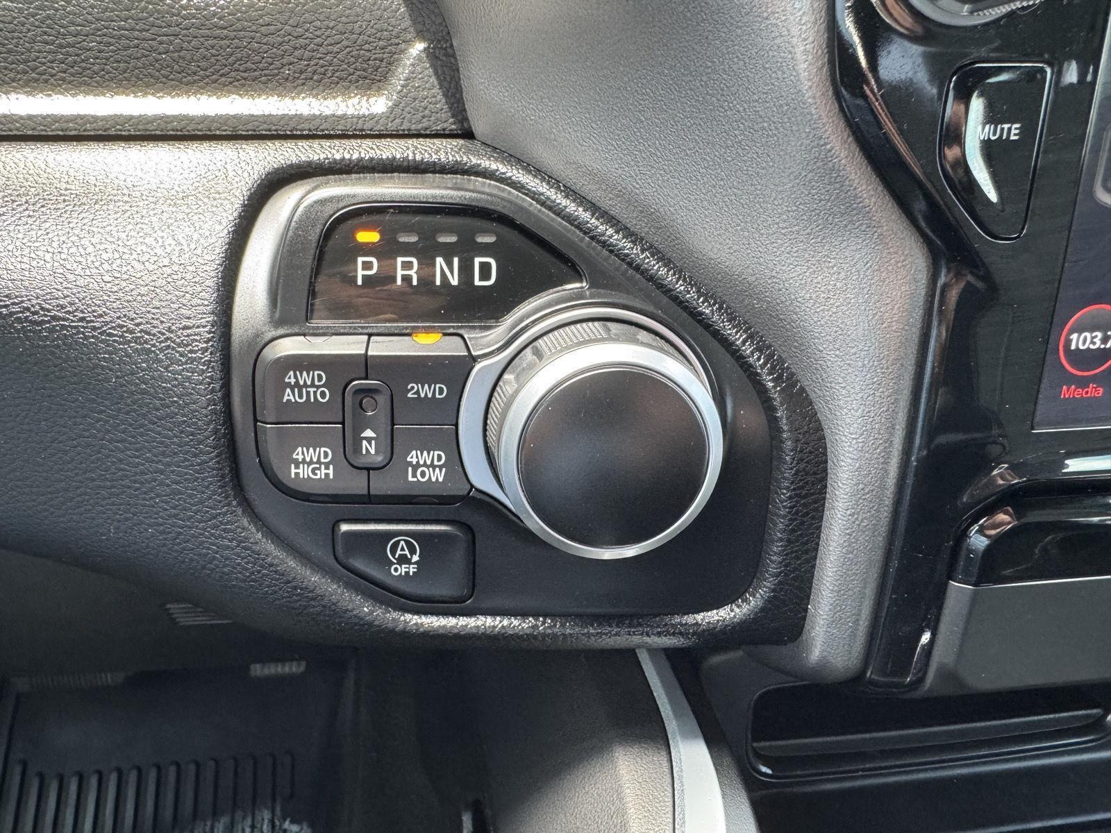 Vehicle photo 11