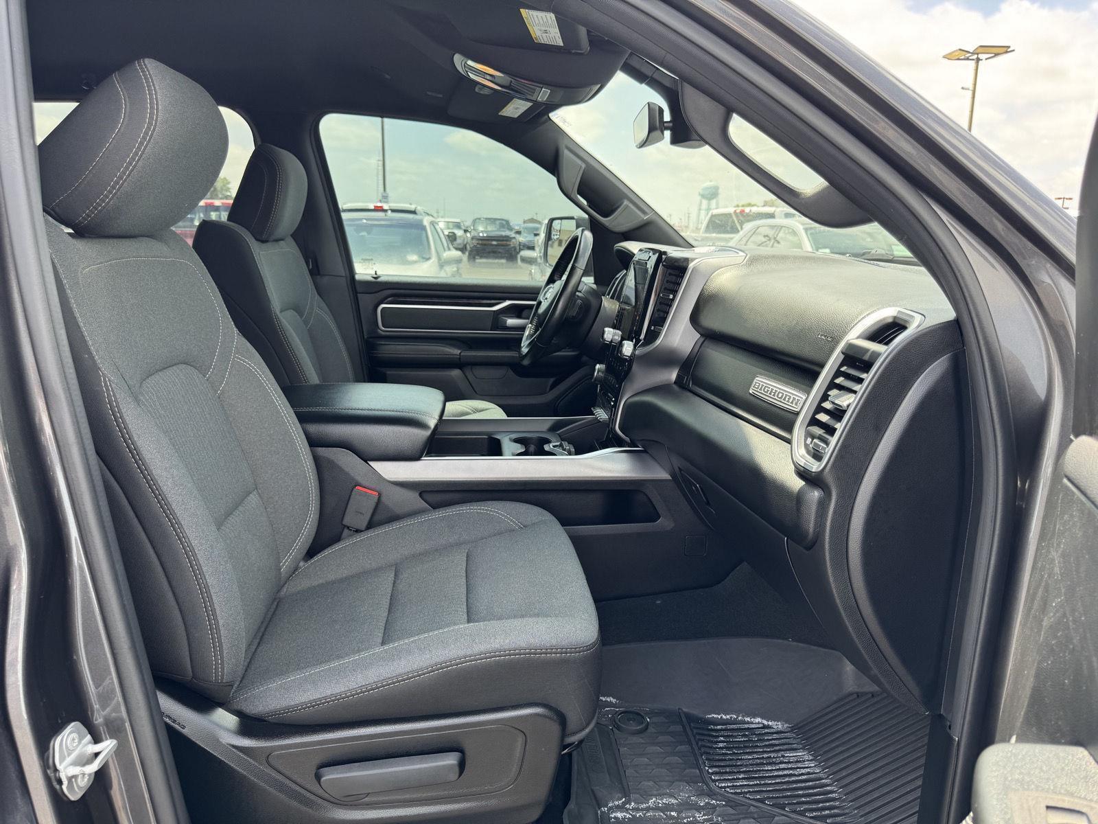 Vehicle photo 13