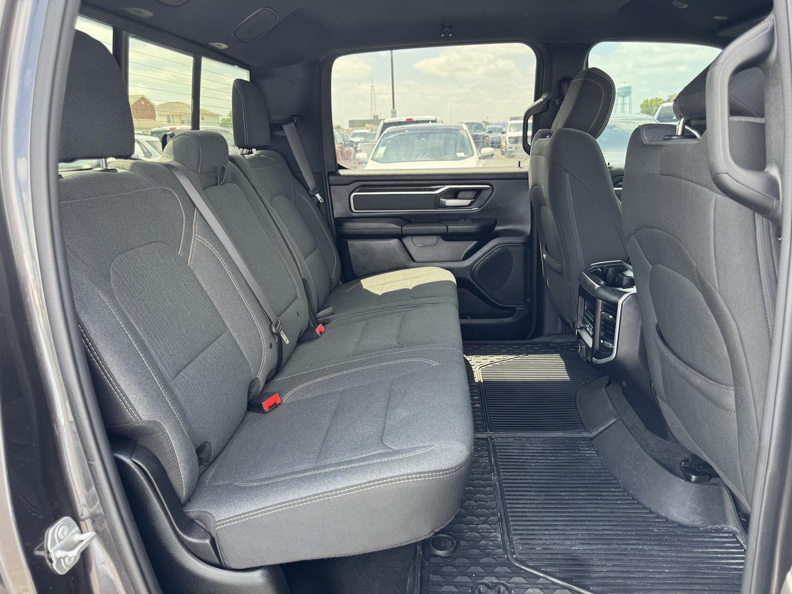 Vehicle photo 15