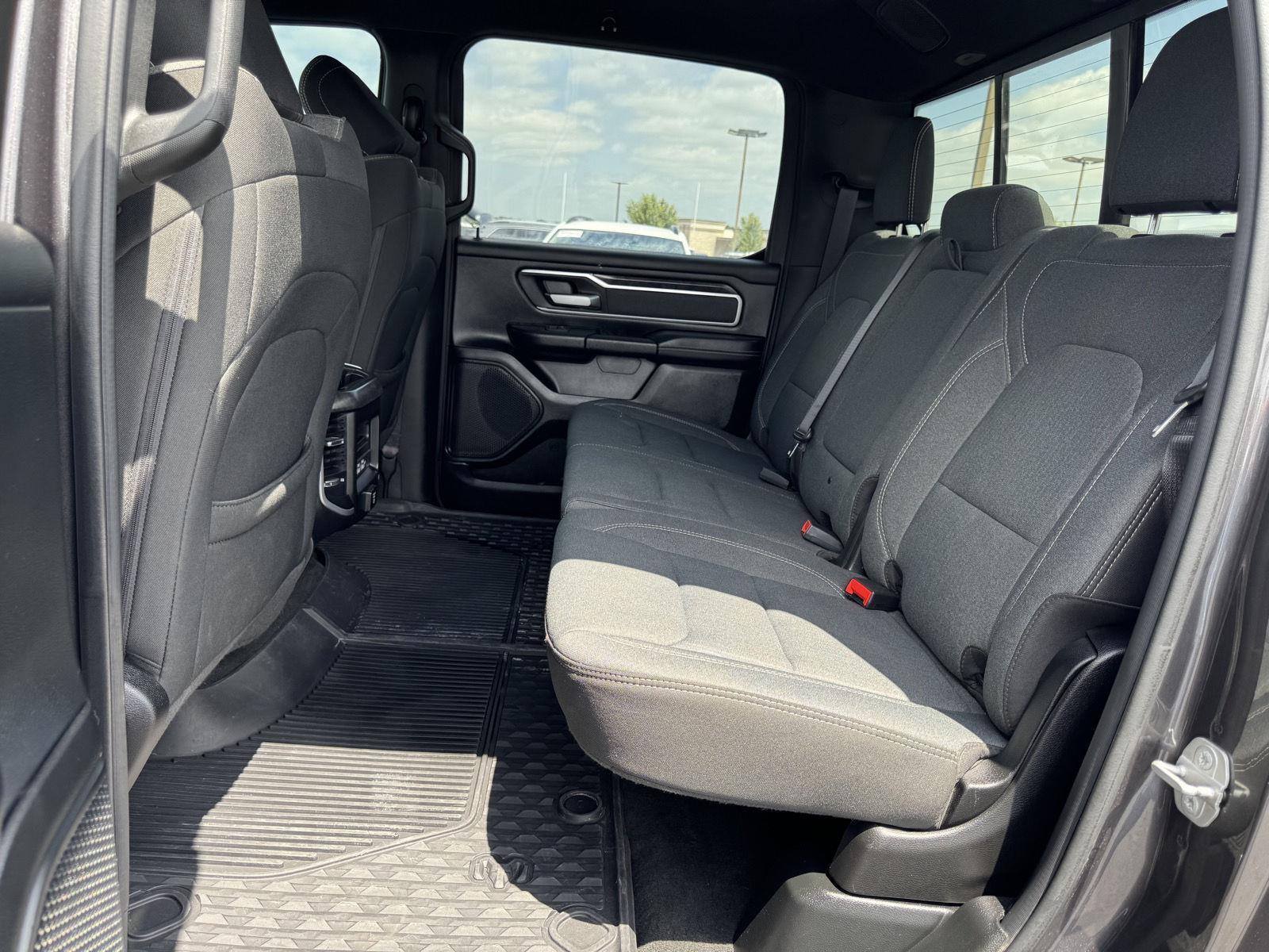 Vehicle photo 17