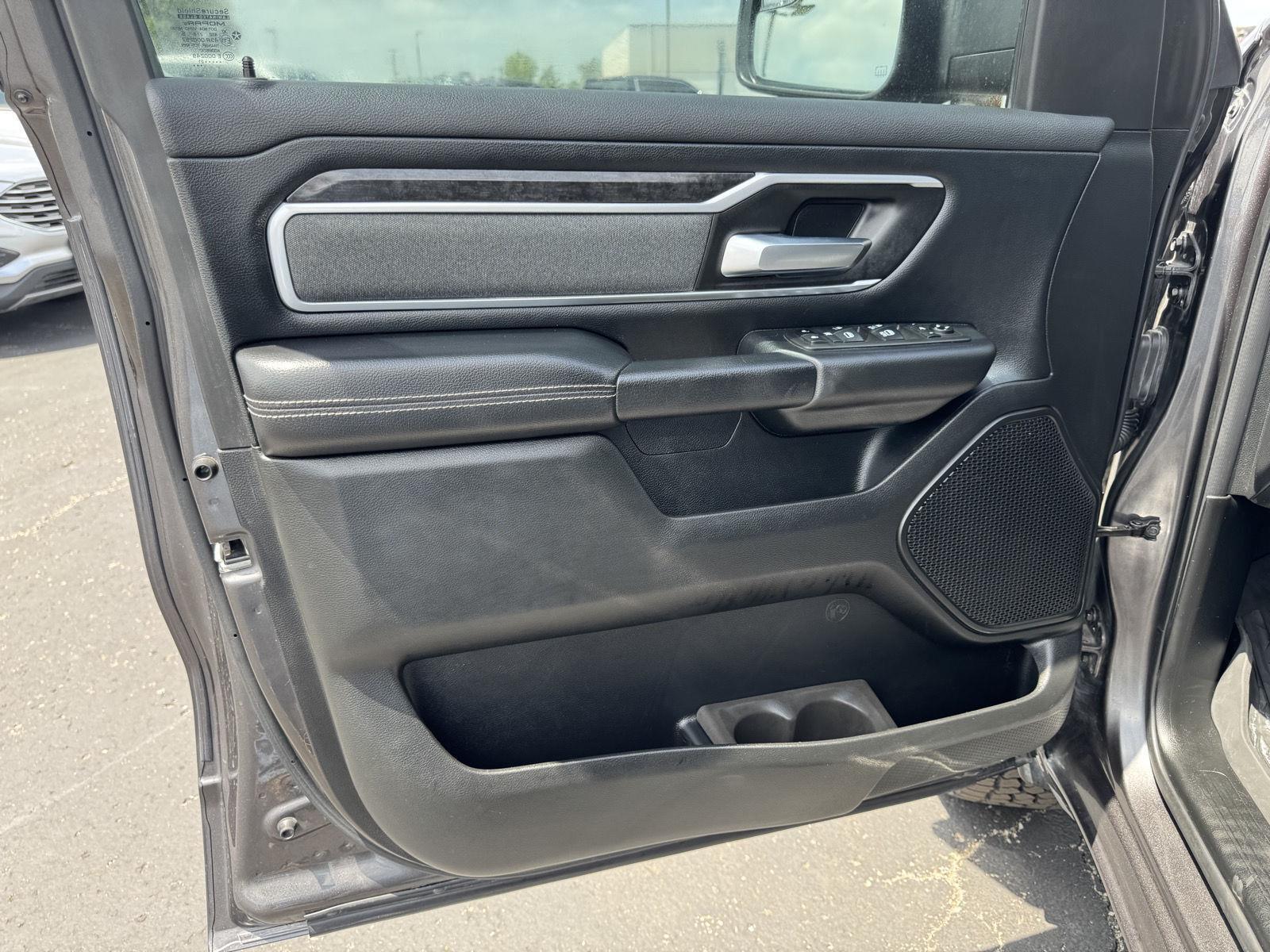 Vehicle photo 18