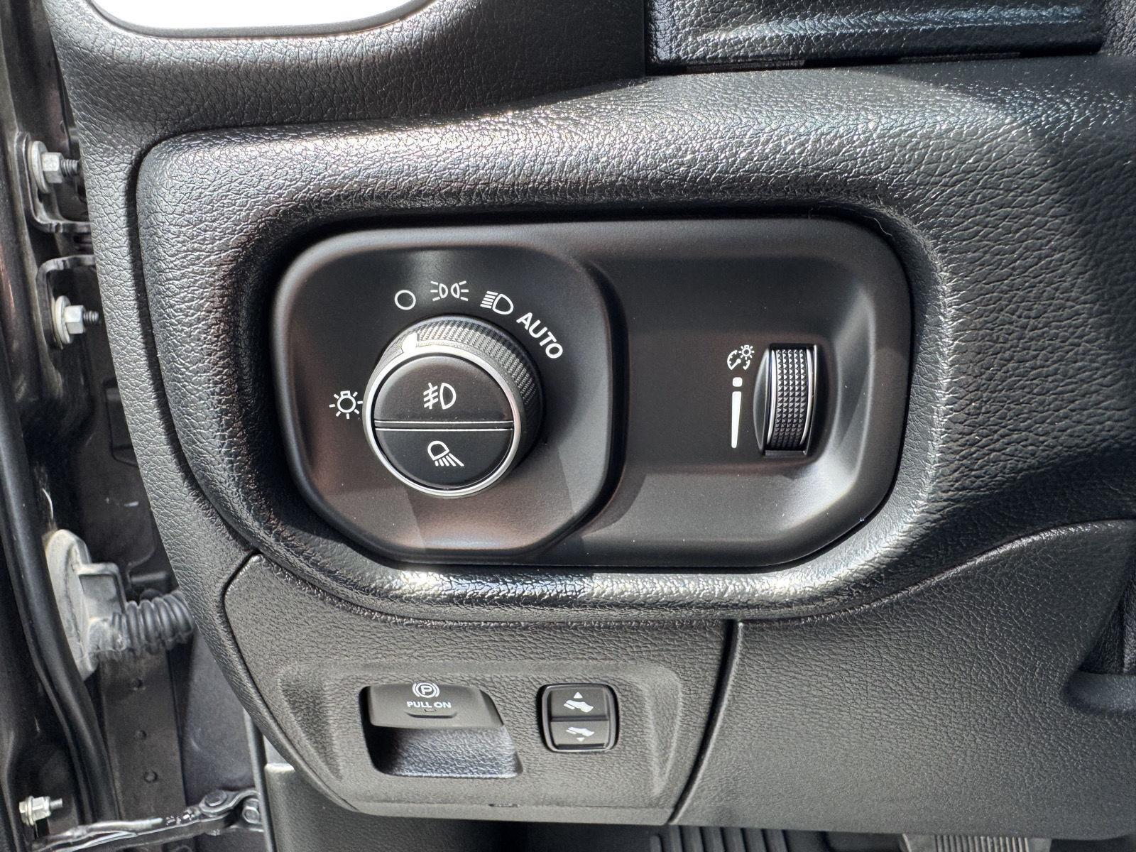 Vehicle photo 21