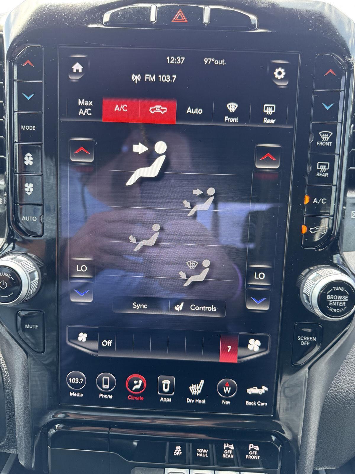 Vehicle photo 28