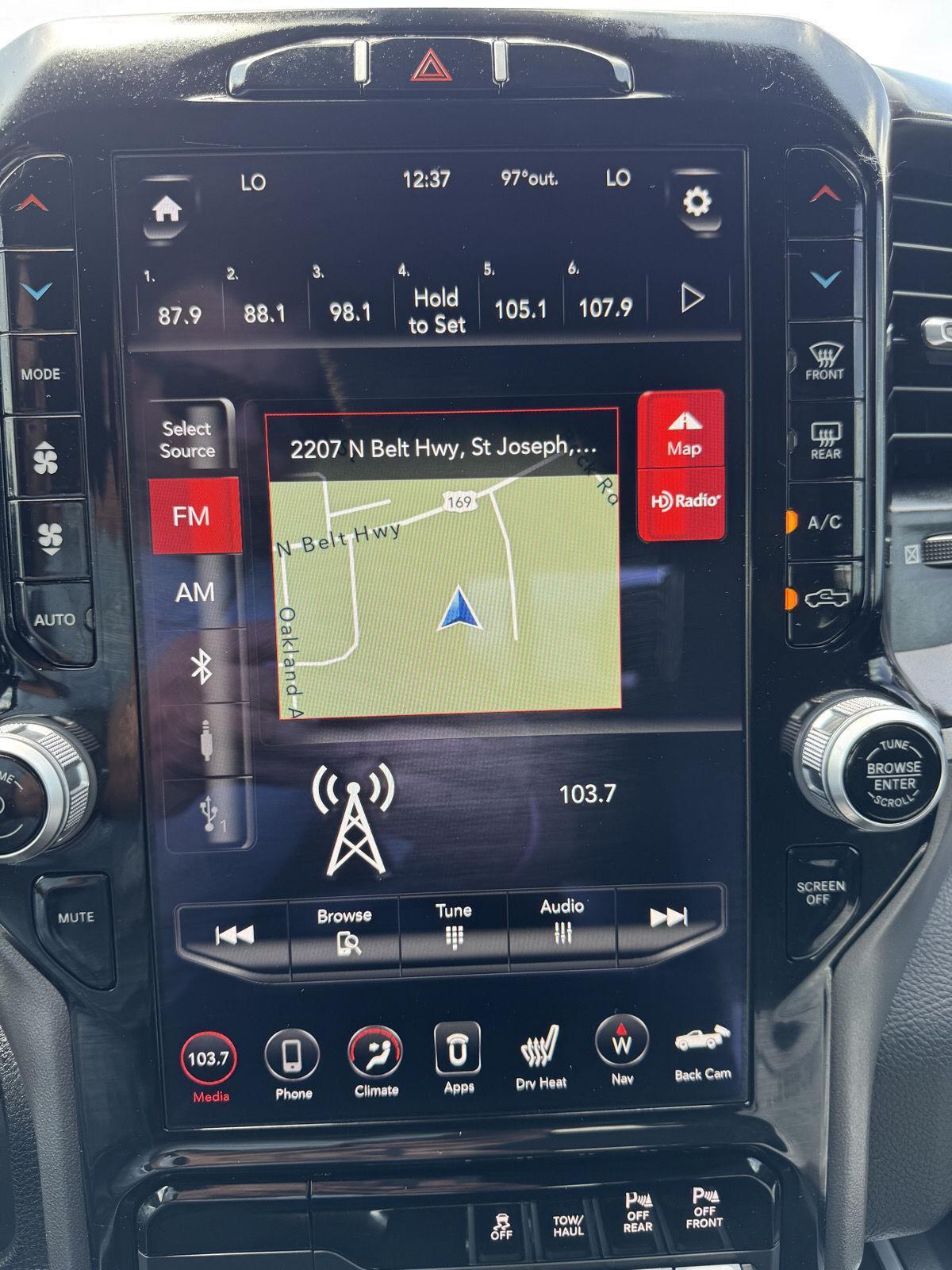Vehicle photo 30