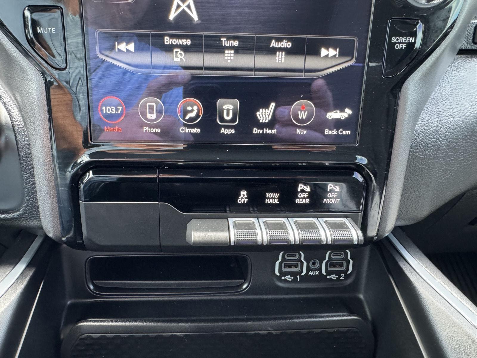 Vehicle photo 31