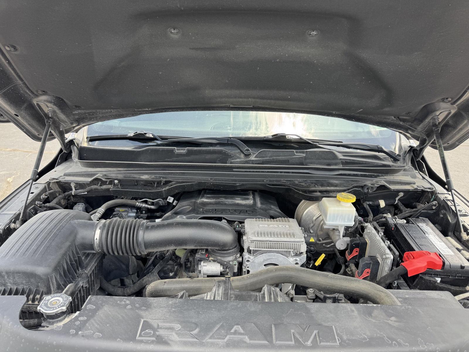Vehicle photo 34