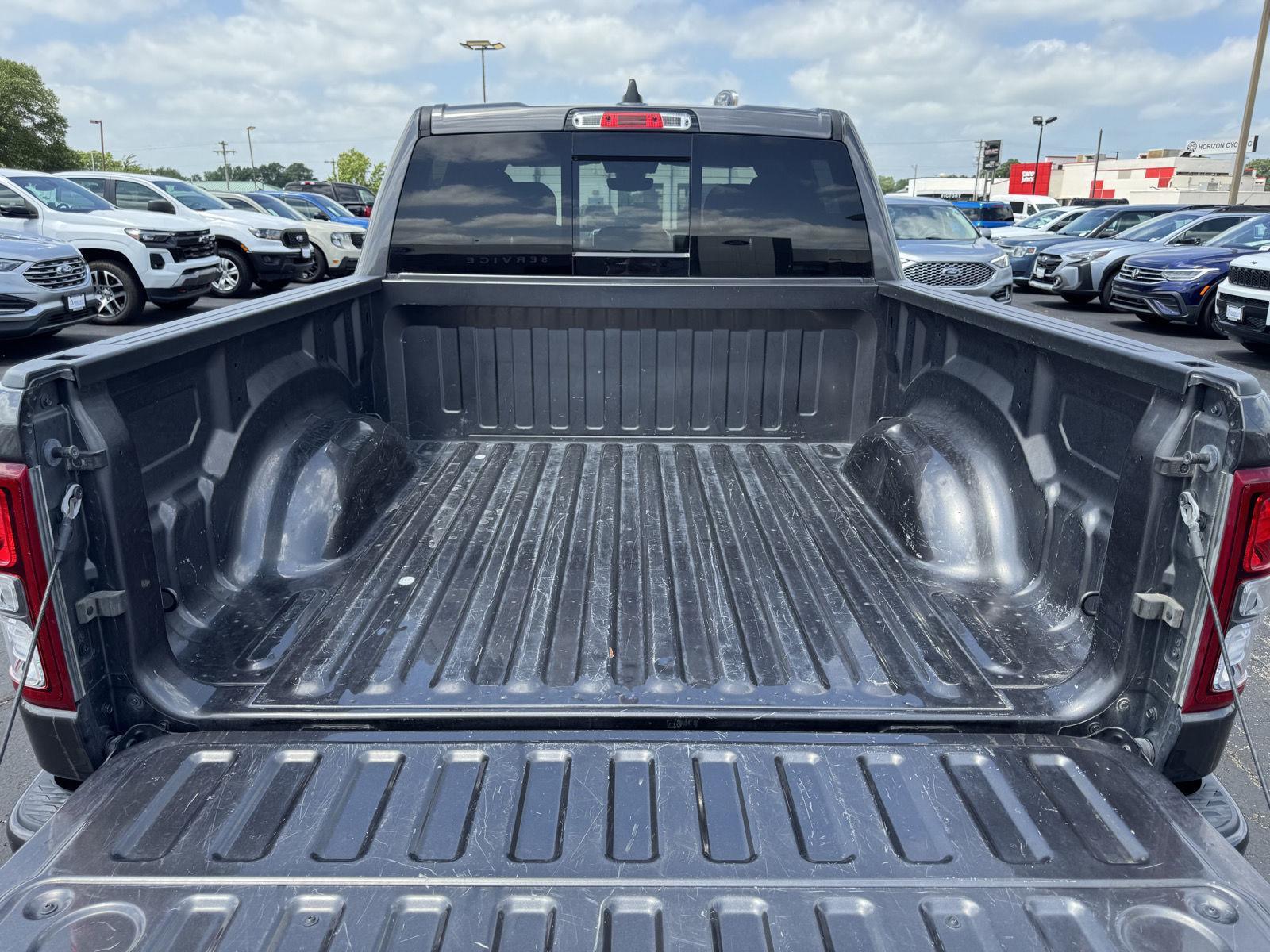 Vehicle photo 35