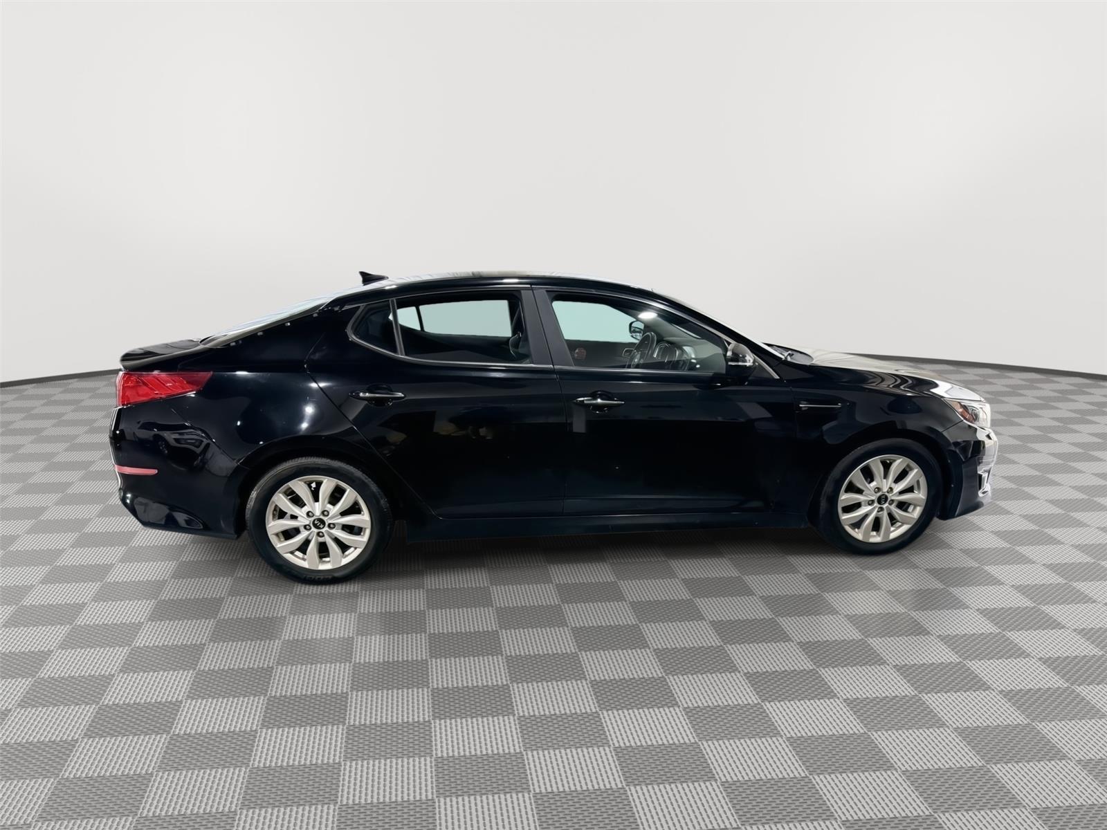 Vehicle photo 6