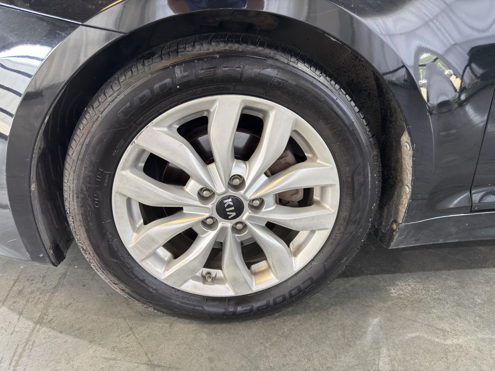 Vehicle photo 10