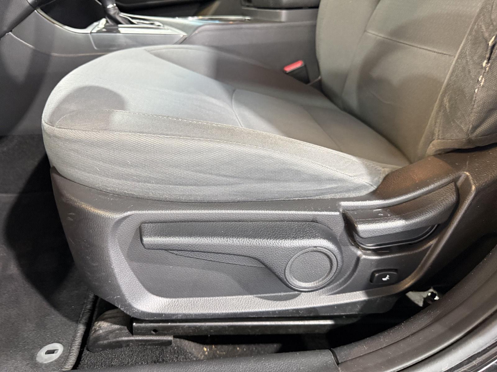 Vehicle photo 19