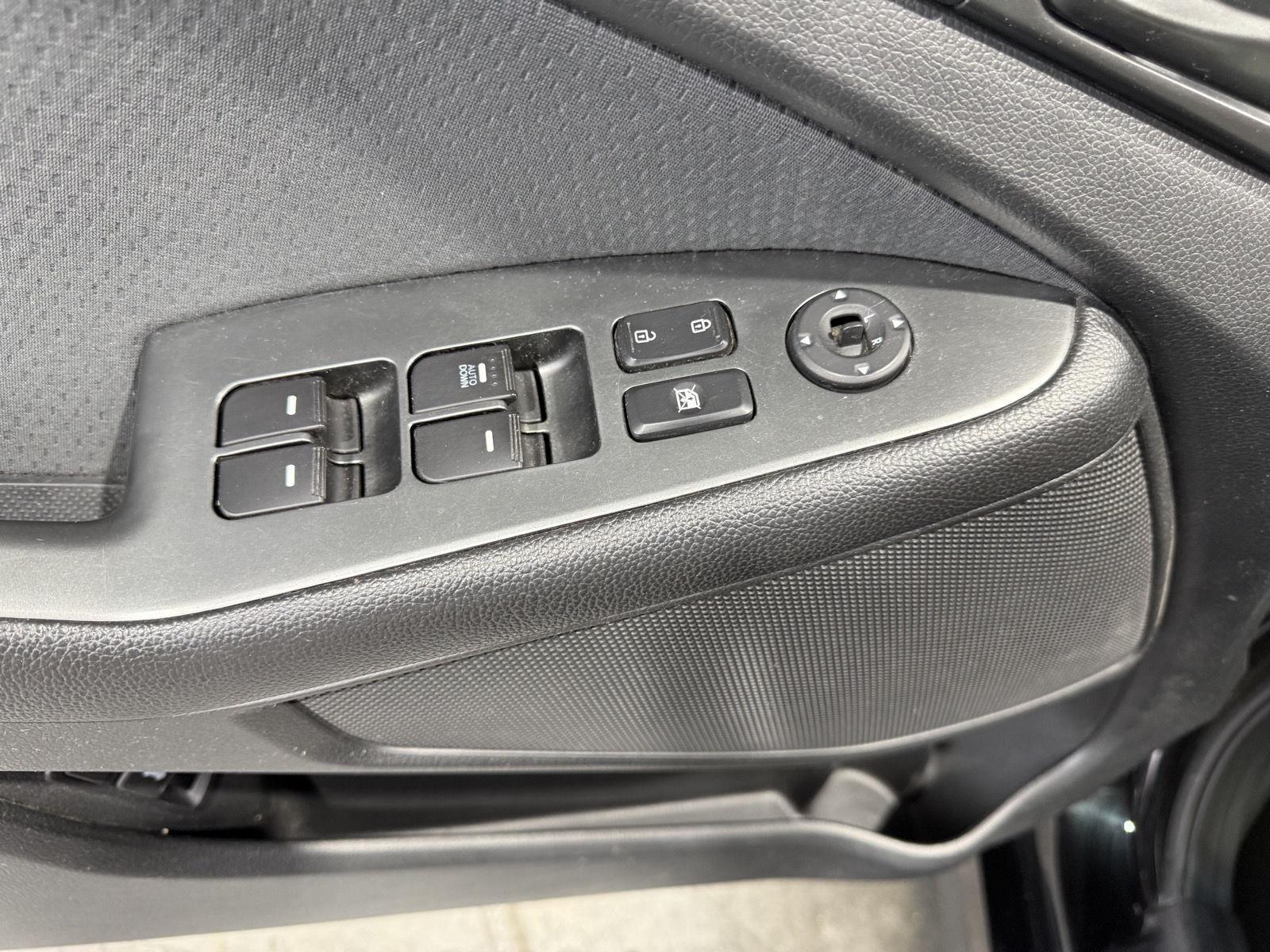Vehicle photo 21
