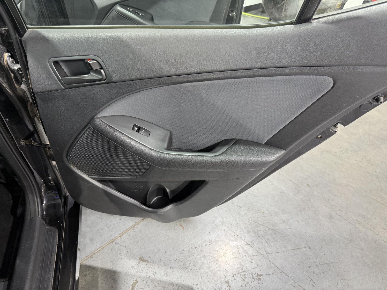 Vehicle photo 24