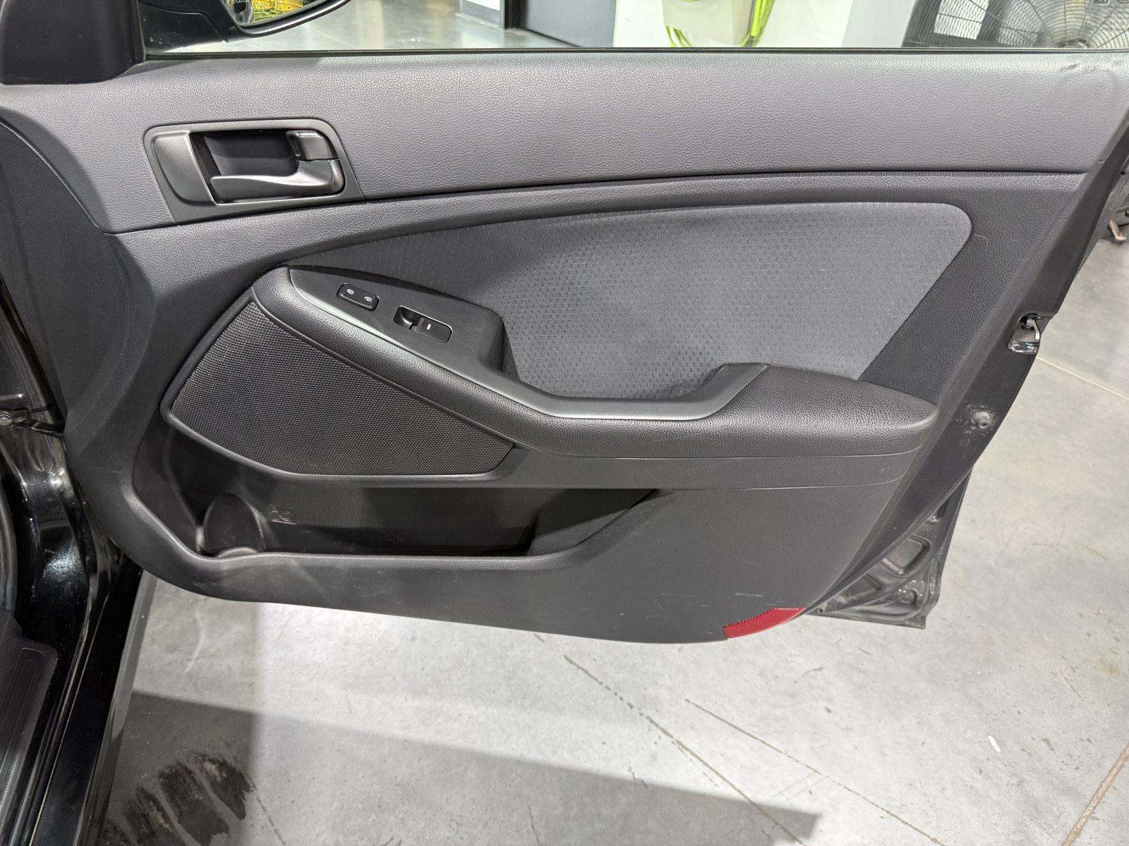 Vehicle photo 25