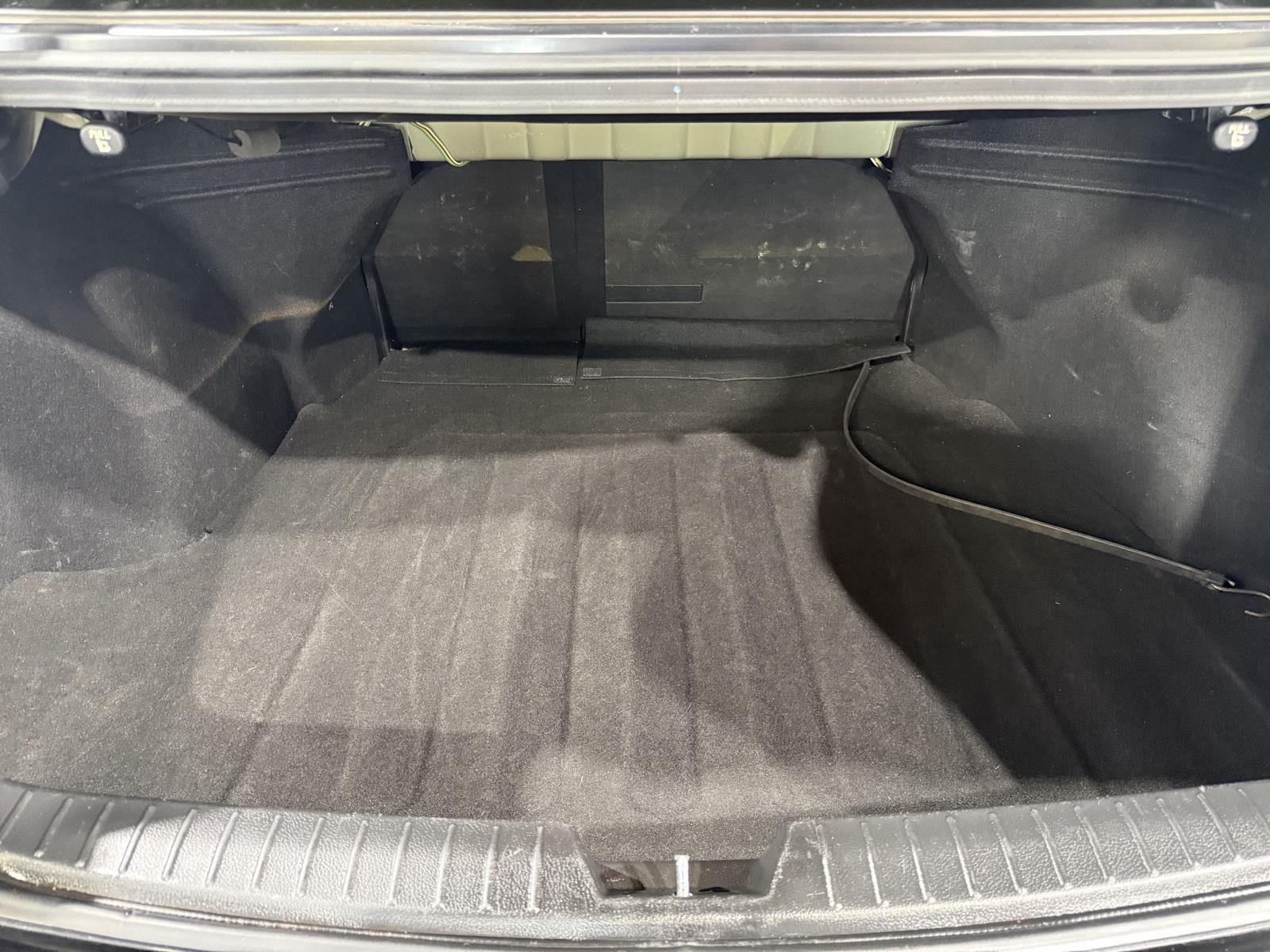 Vehicle photo 31