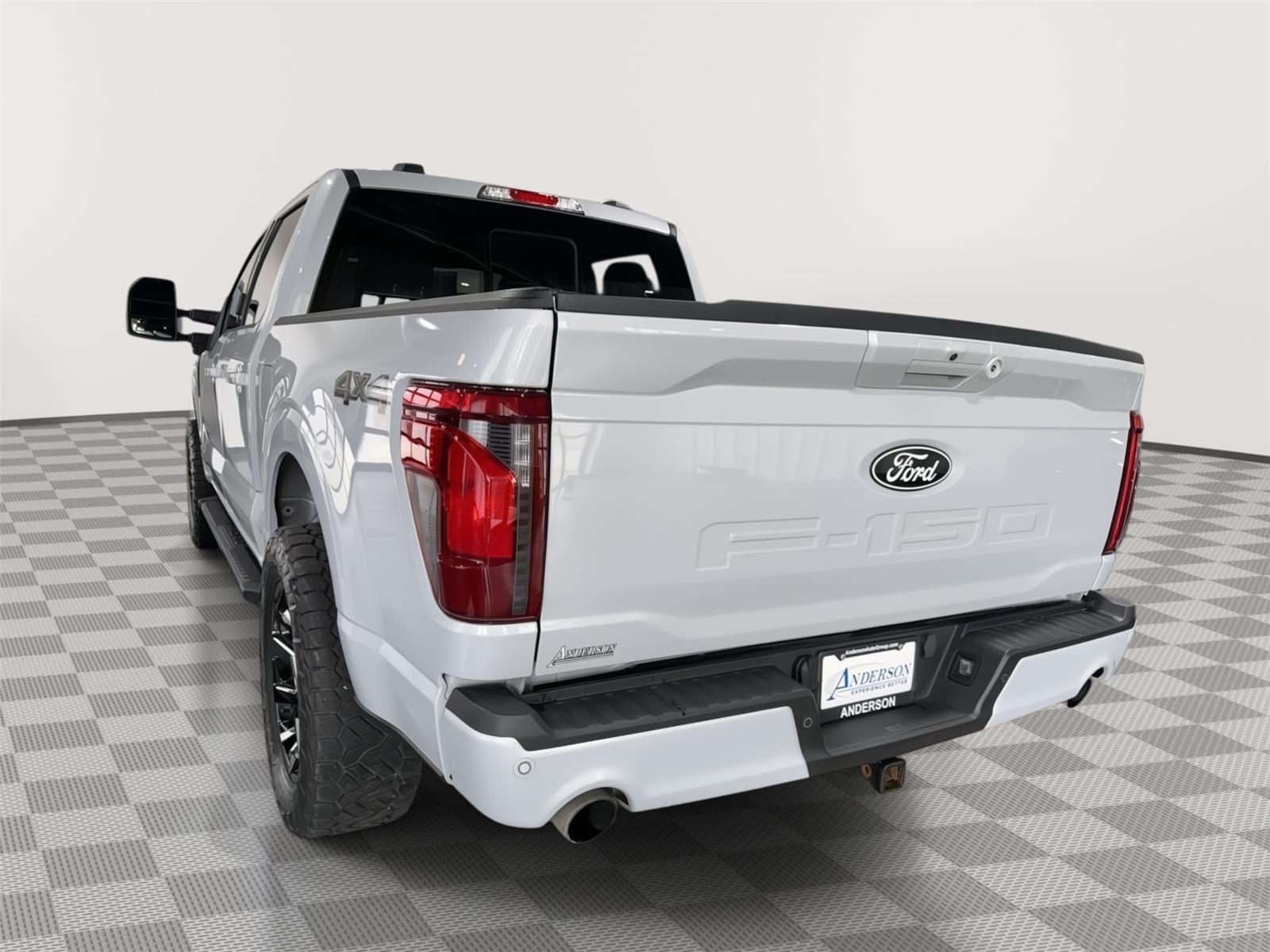 Vehicle photo 8