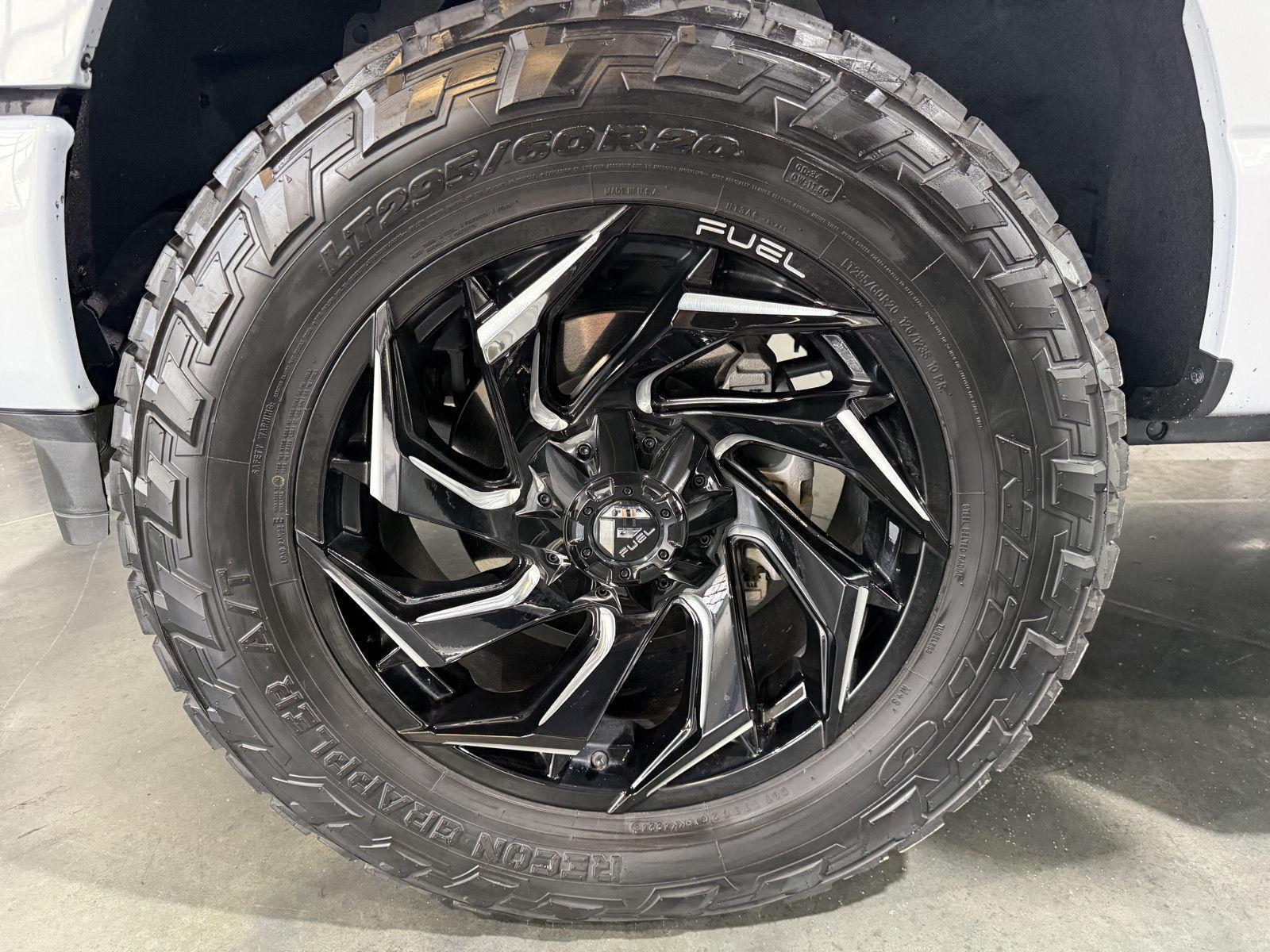 Vehicle photo 9