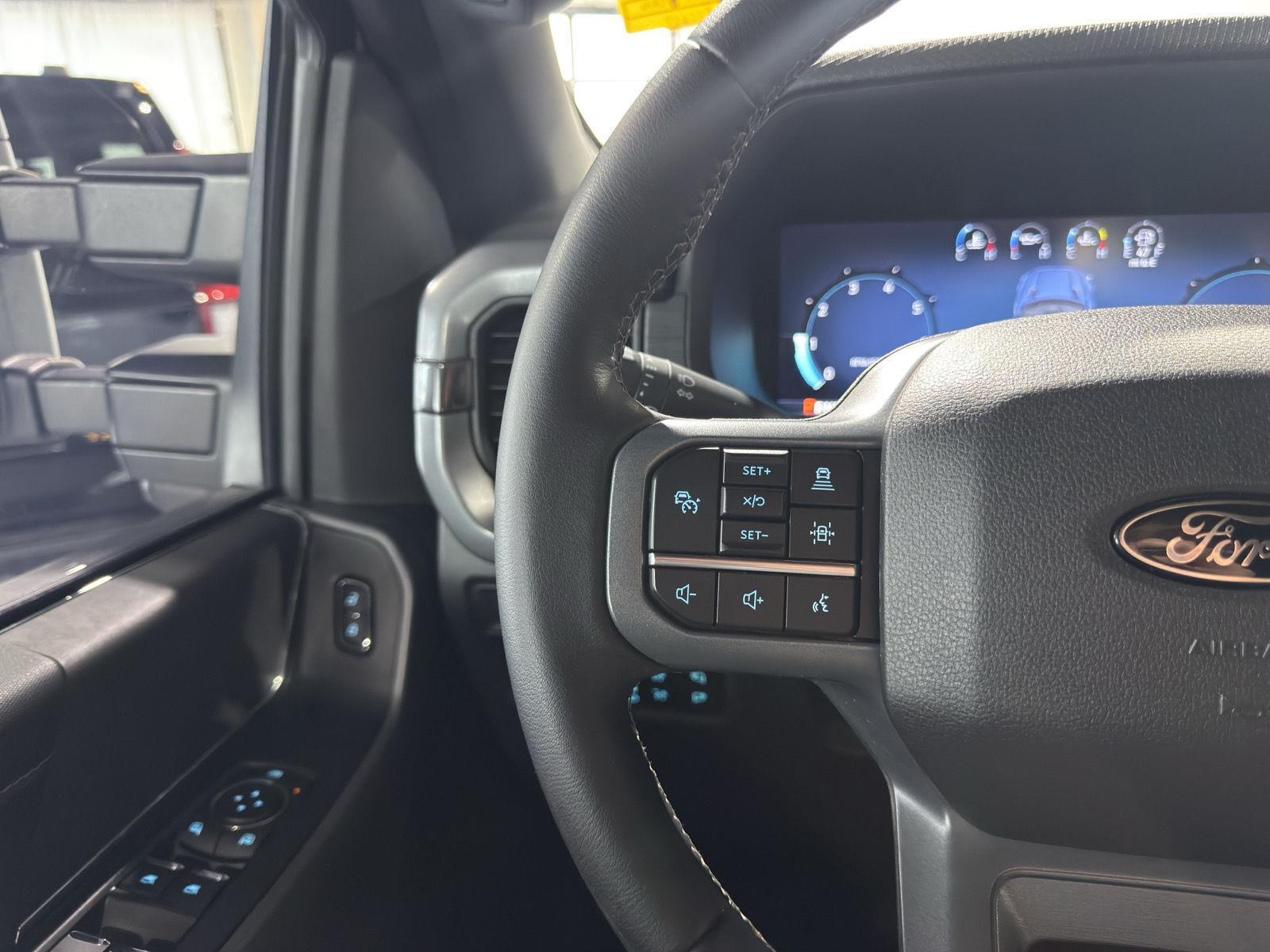 Vehicle photo 13